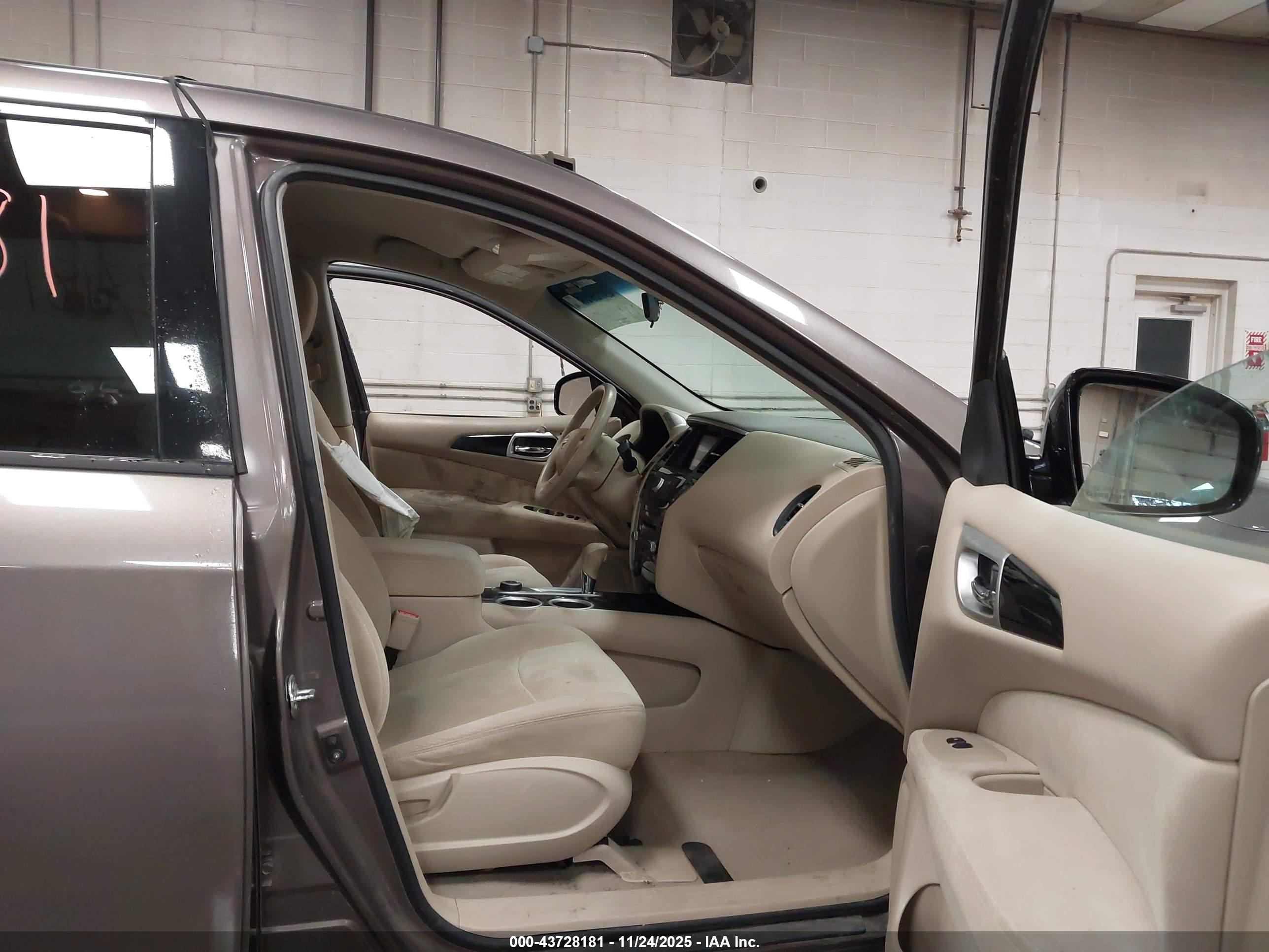 NISSAN PATHFINDER image 5