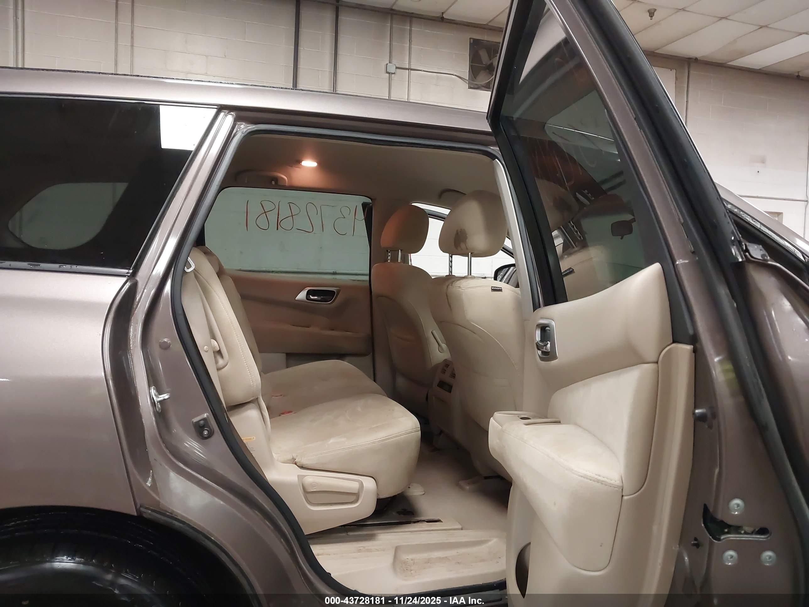 NISSAN PATHFINDER image 8