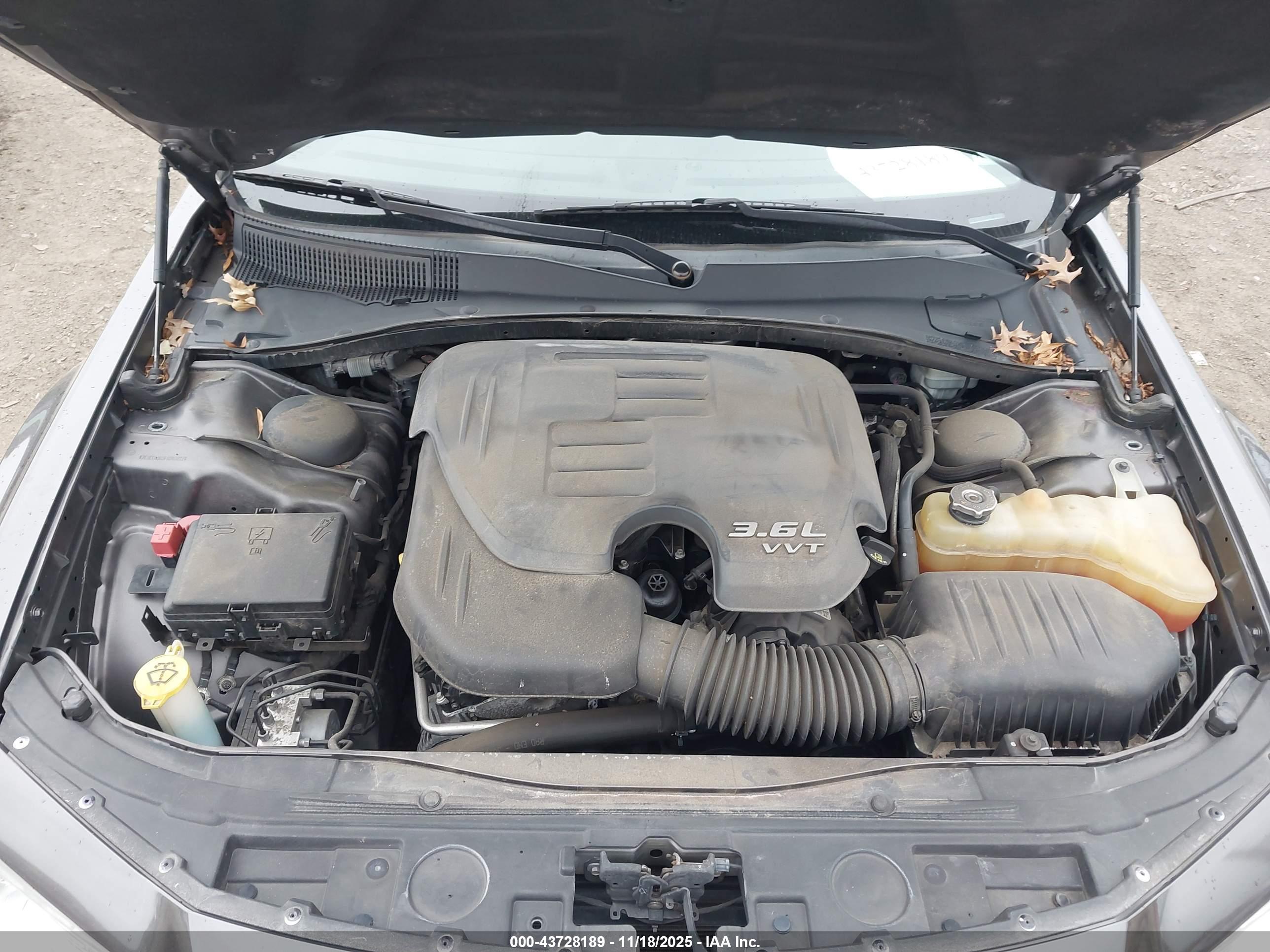 CHRYSLER 300 image 10
