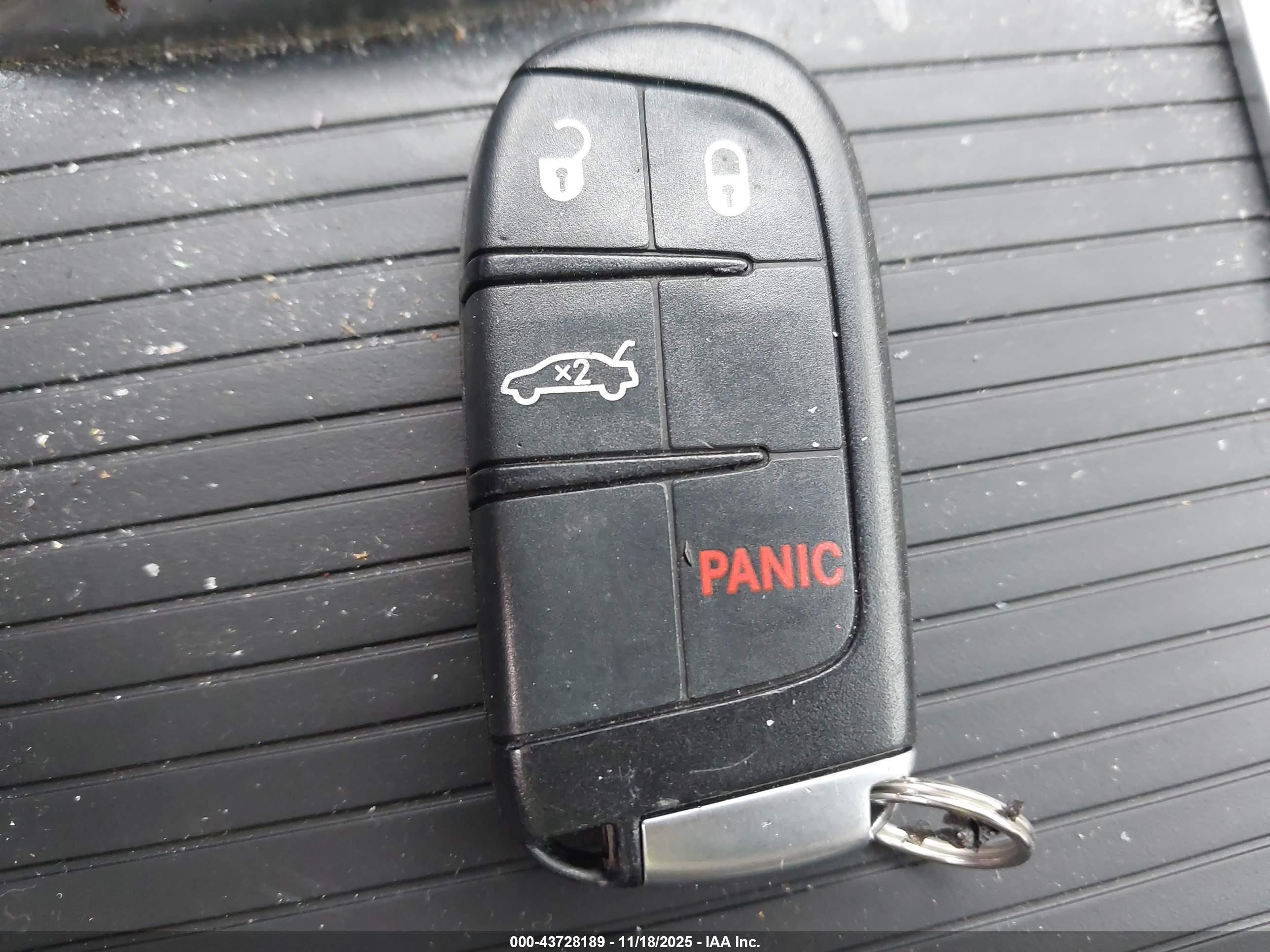 CHRYSLER 300 image 11