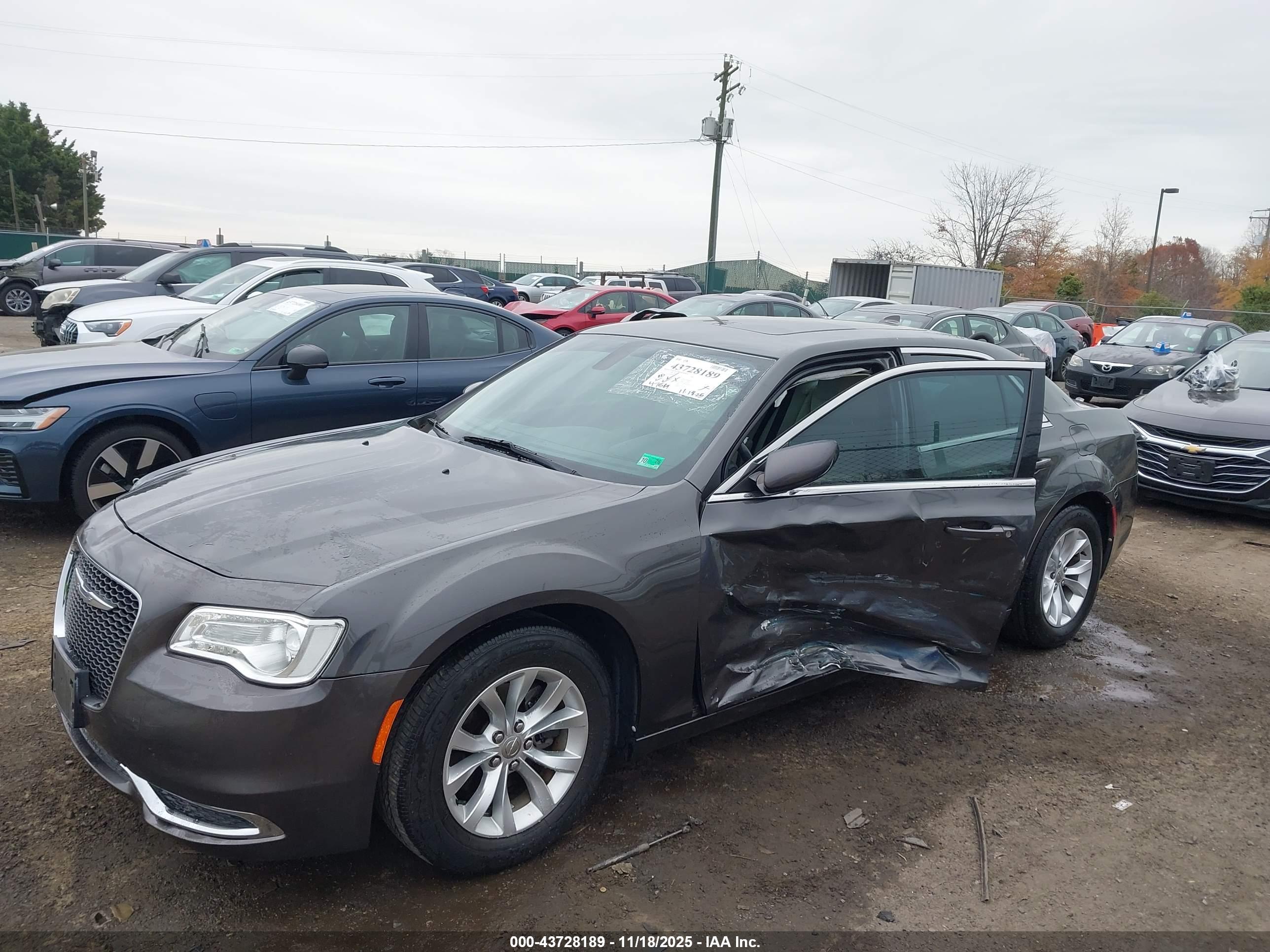 CHRYSLER 300 image 2
