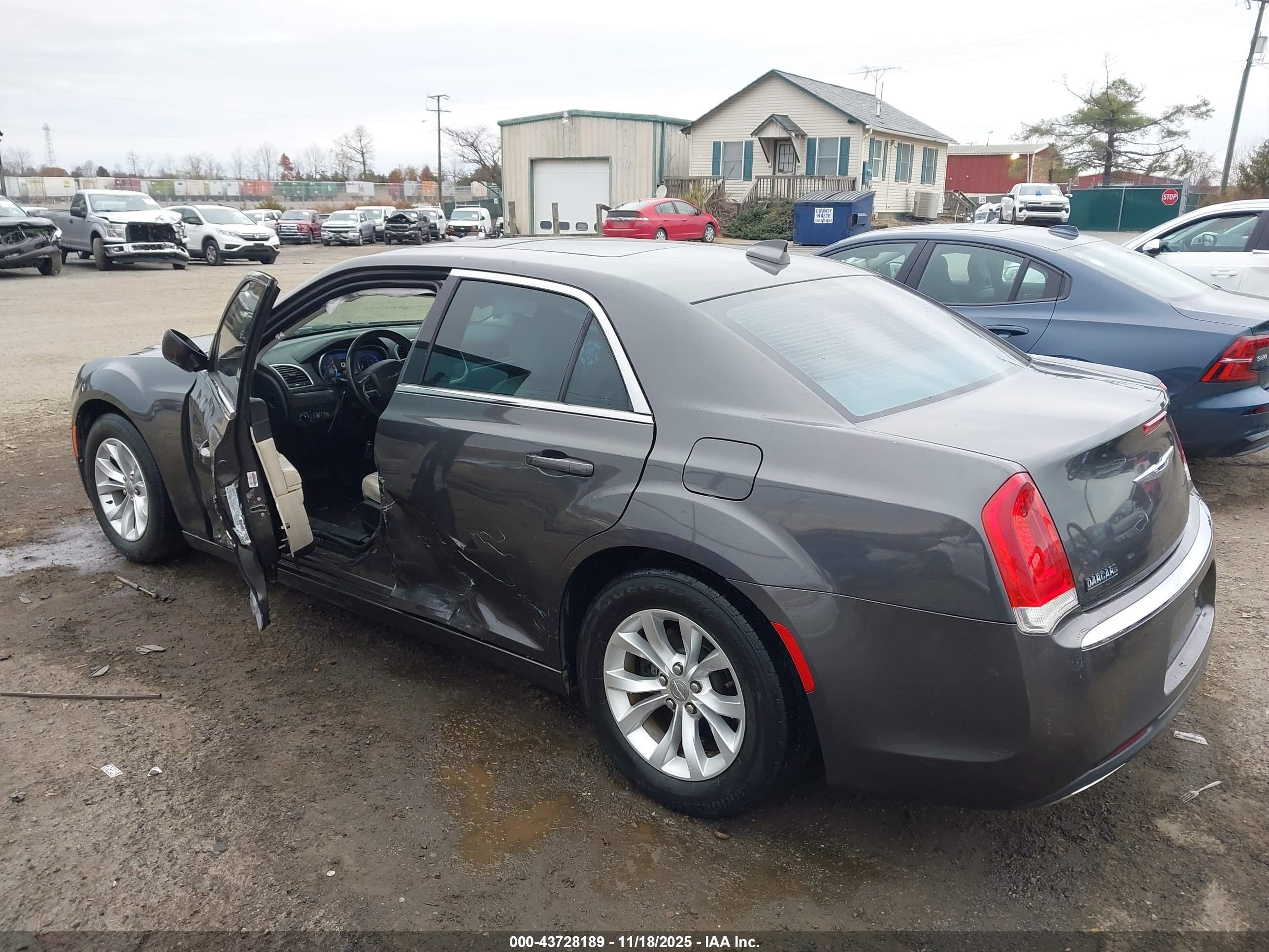 CHRYSLER 300 image 3