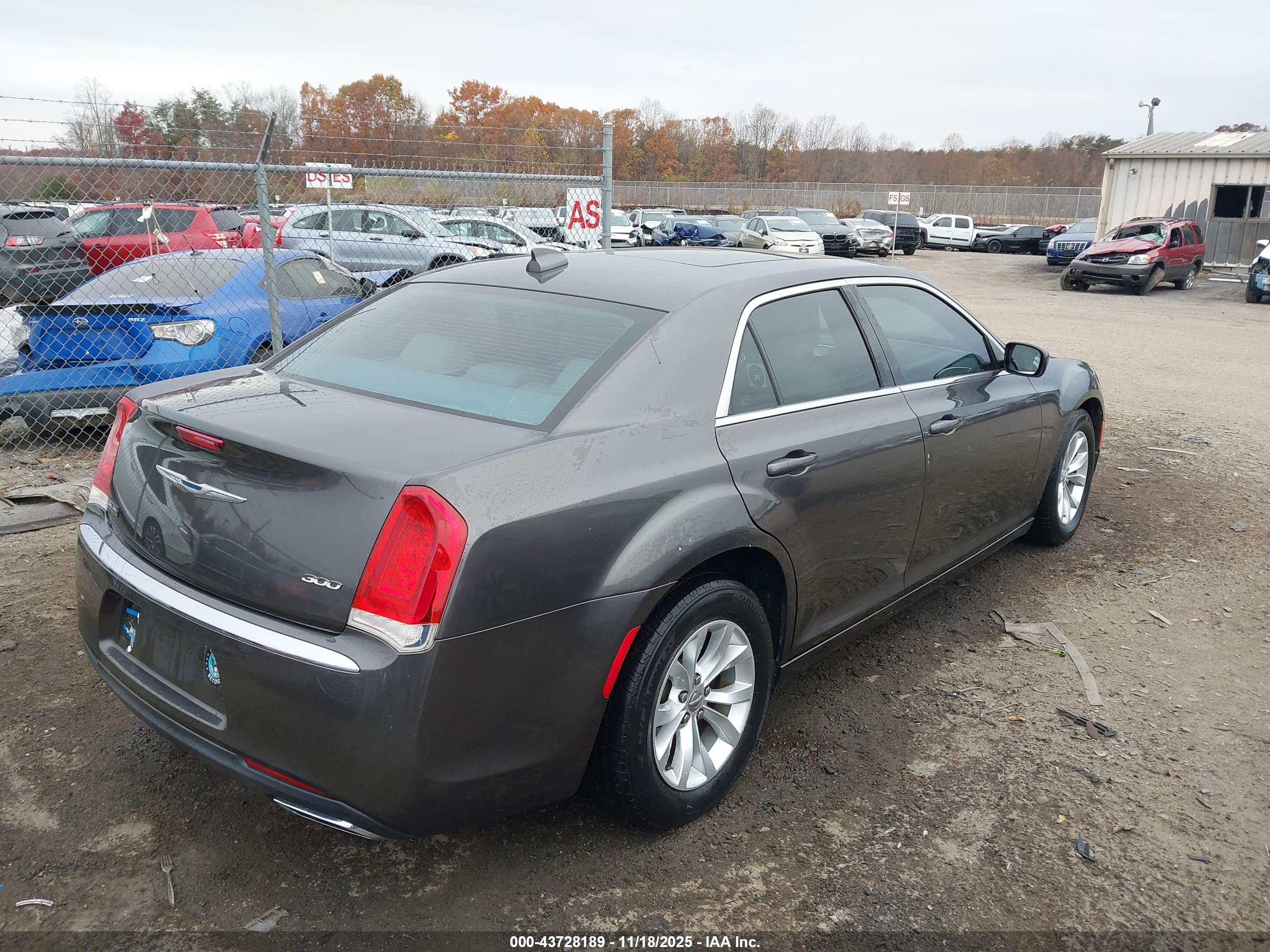 CHRYSLER 300 image 4
