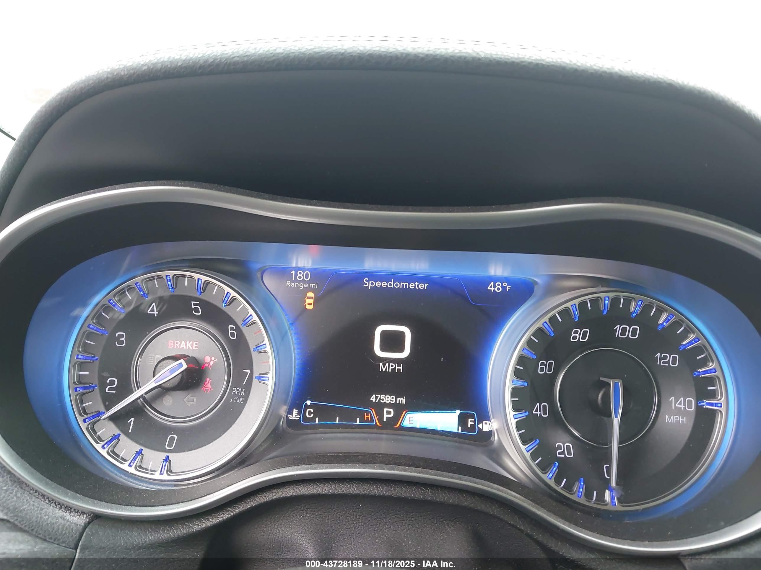 CHRYSLER 300 image 7