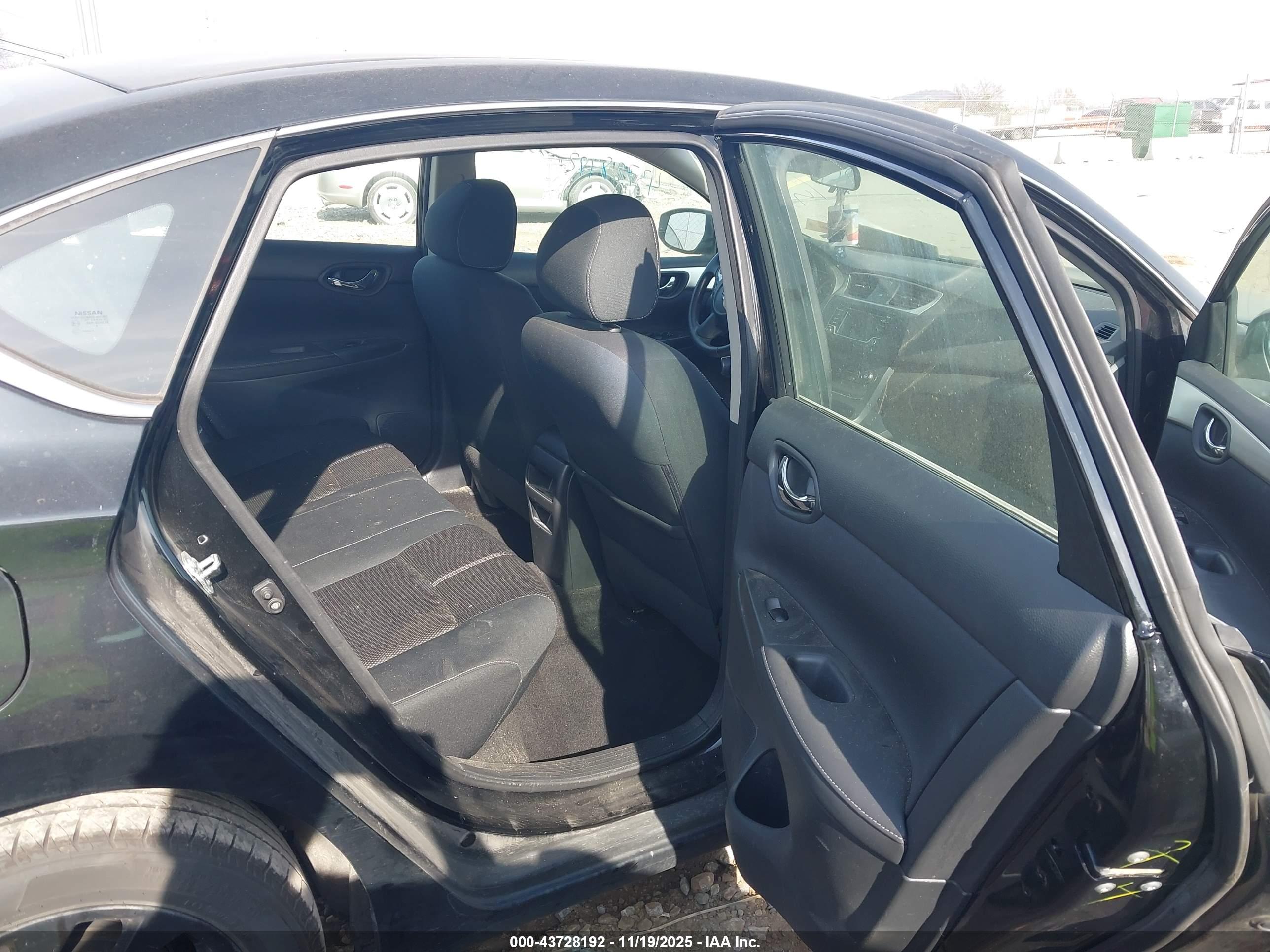 NISSAN SENTRA image 8