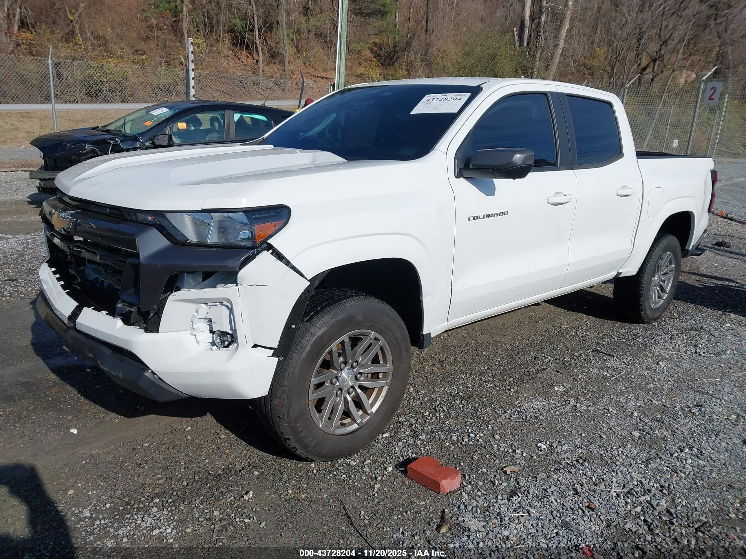 CHEVROLET COLORADO image 2