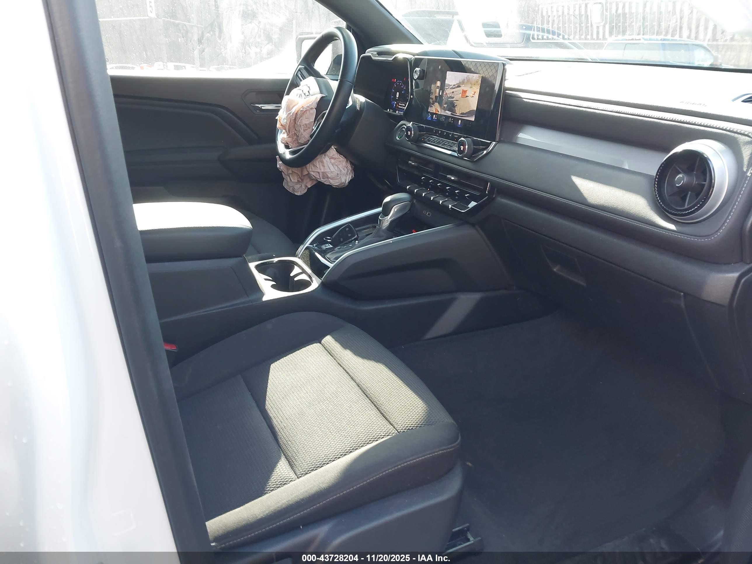 CHEVROLET COLORADO image 5