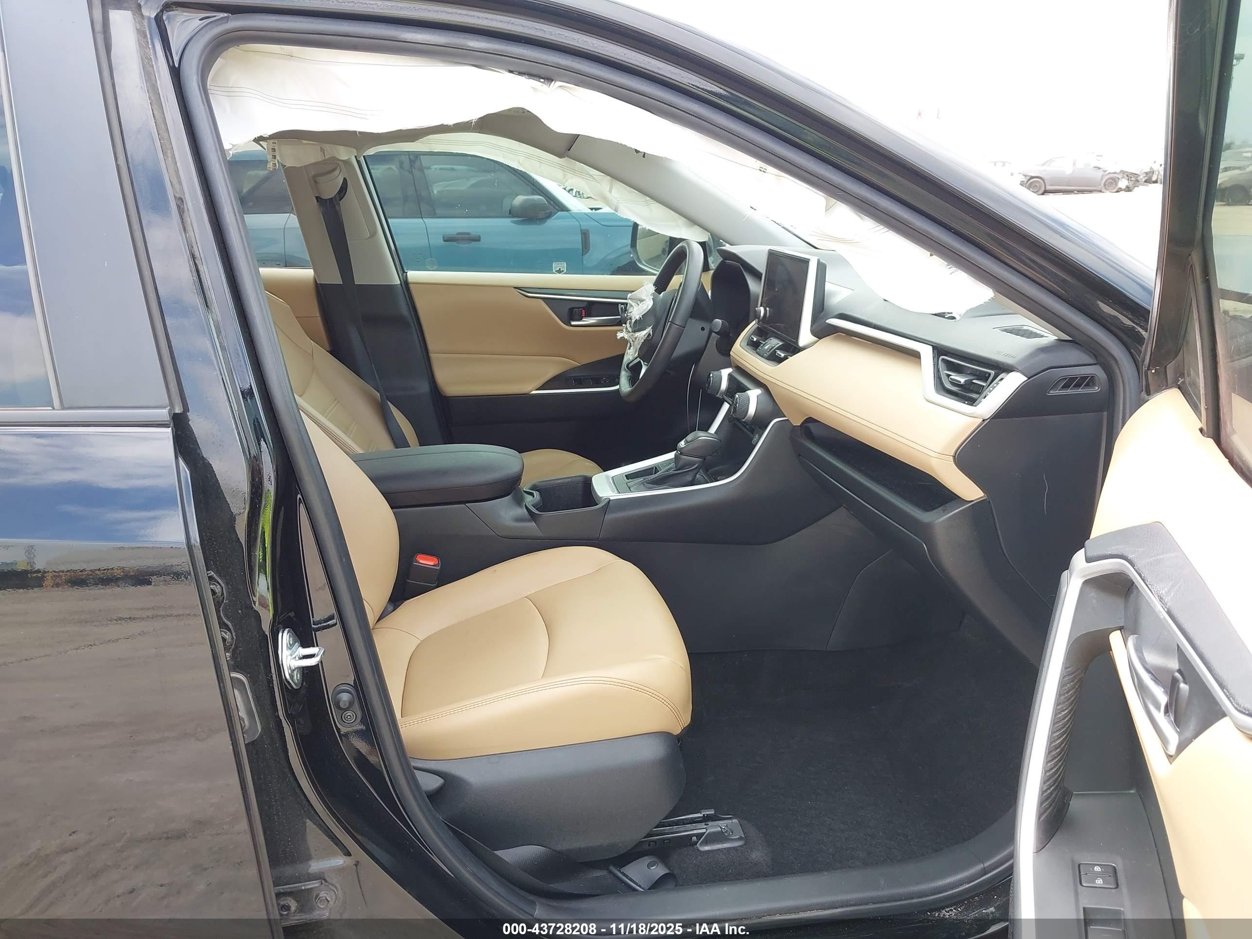 TOYOTA RAV4 image 5