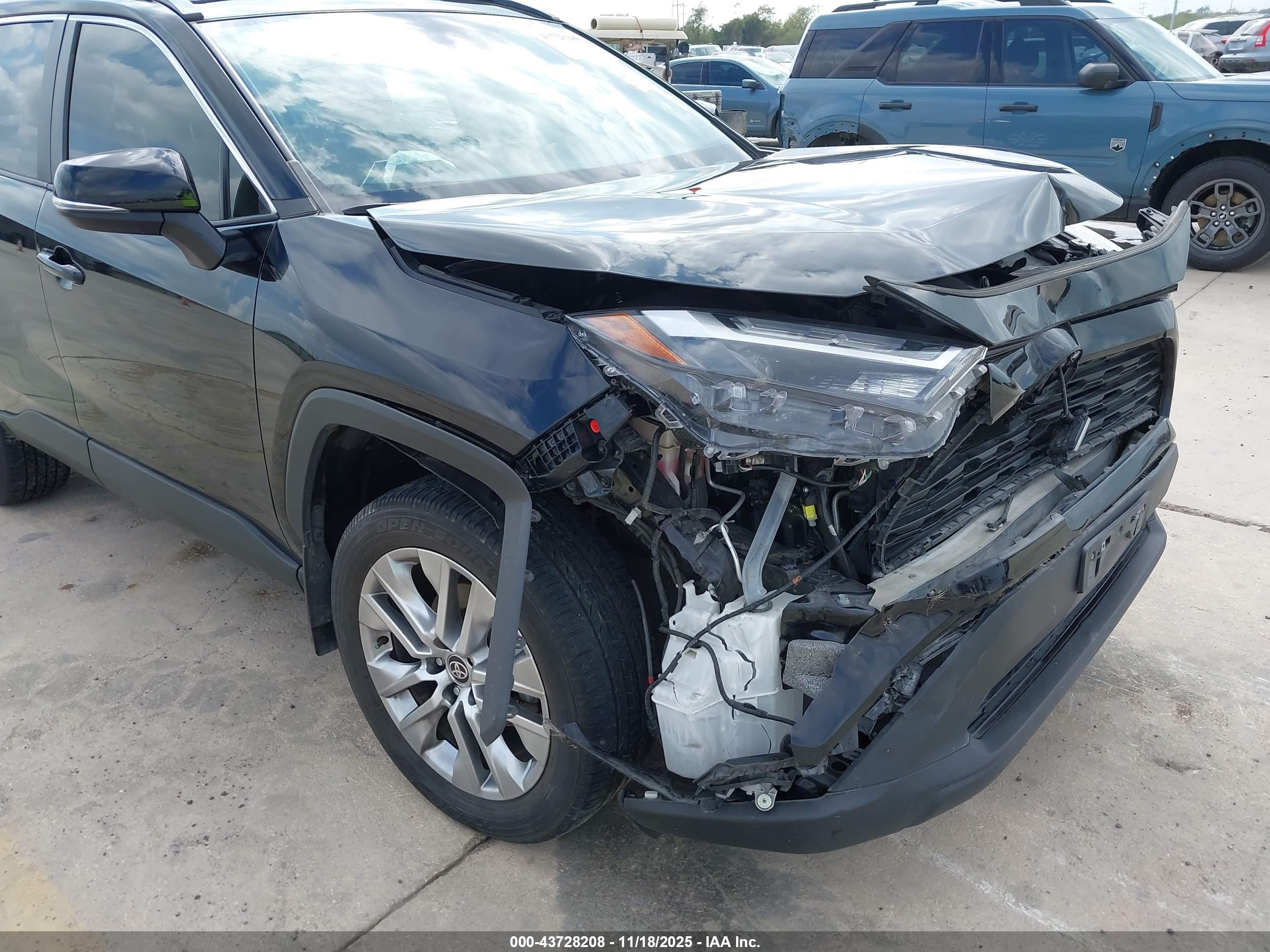 TOYOTA RAV4 image 6