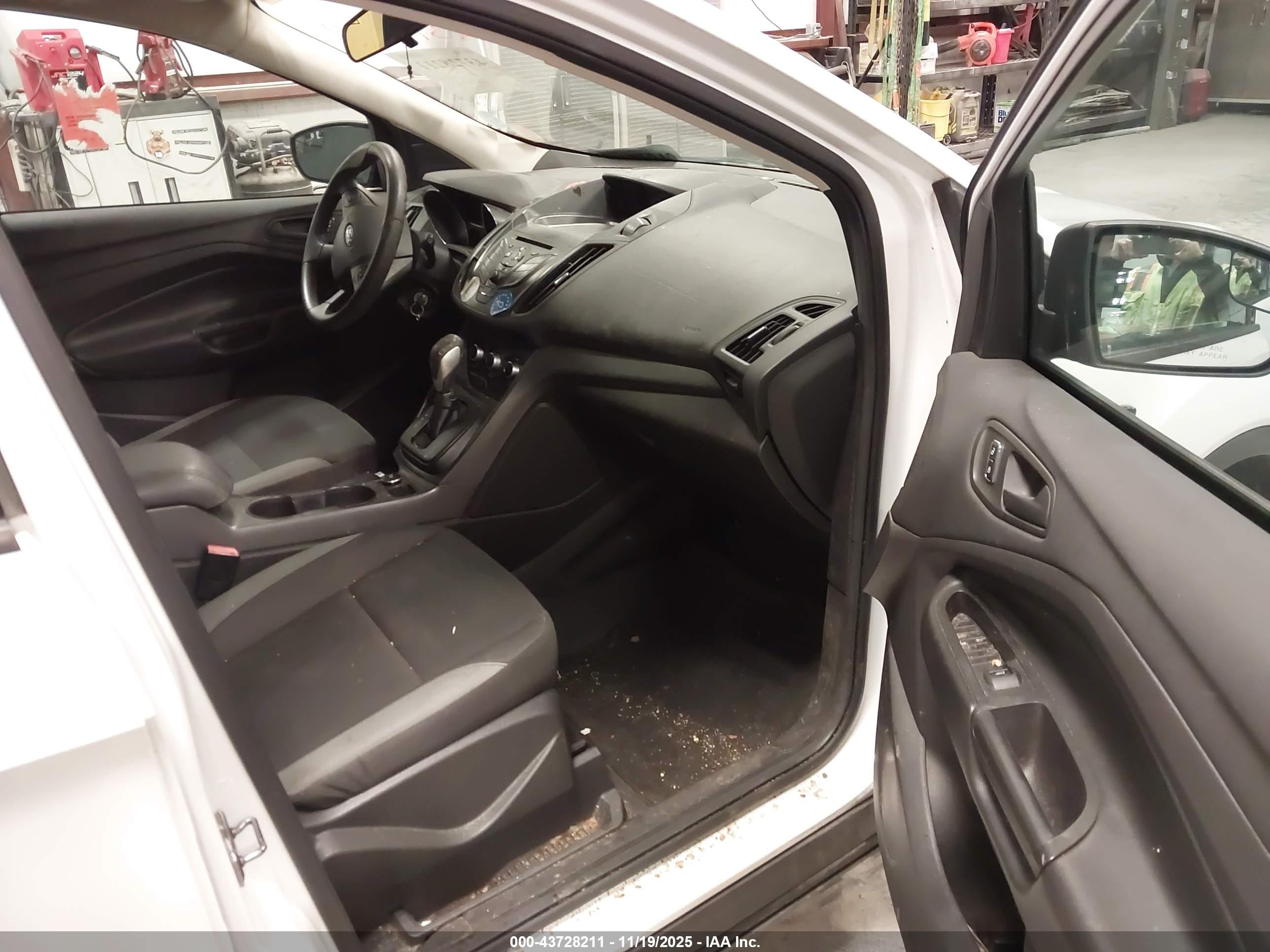 FORD ESCAPE image 5