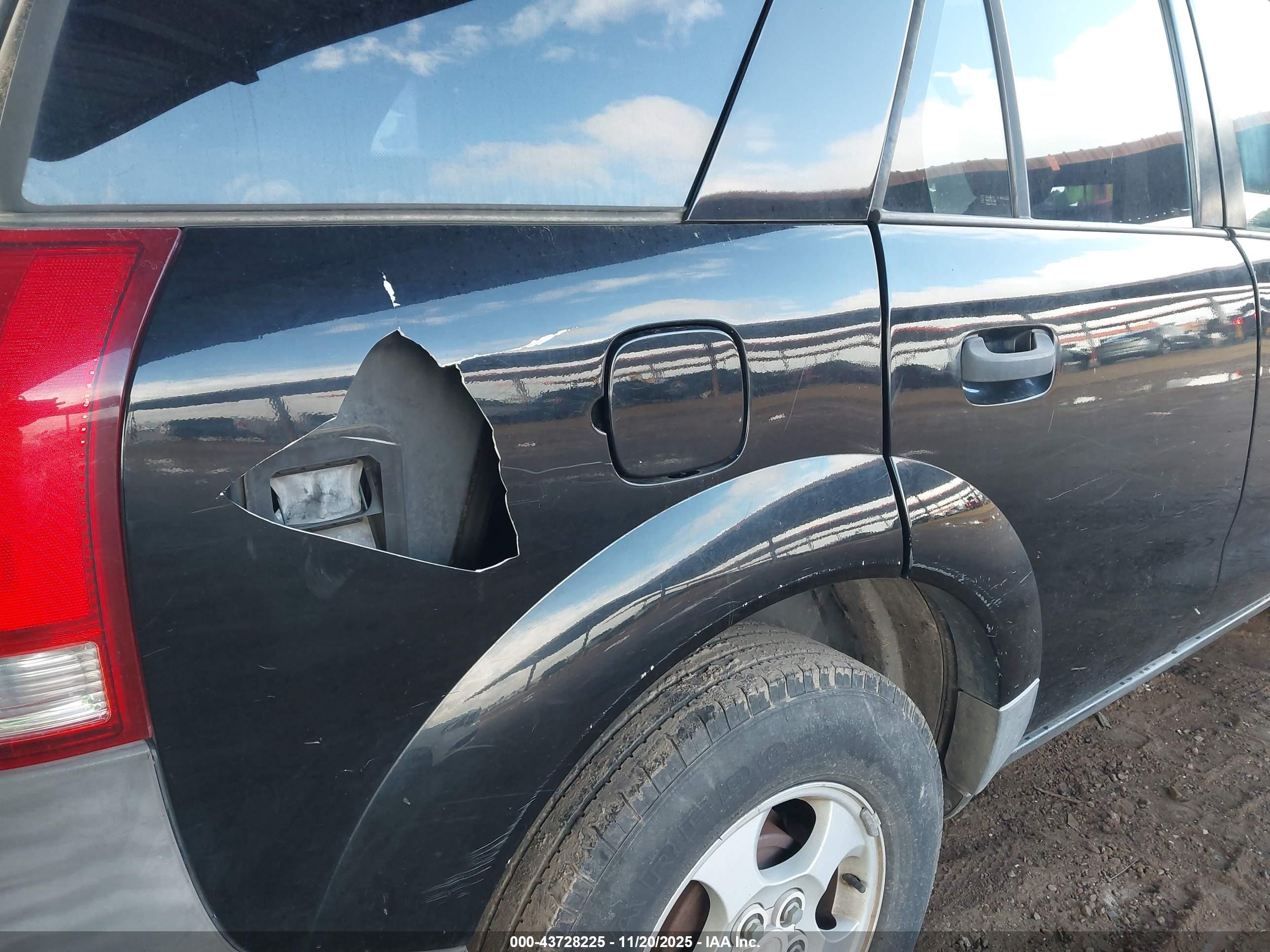 SATURN VUE image 6