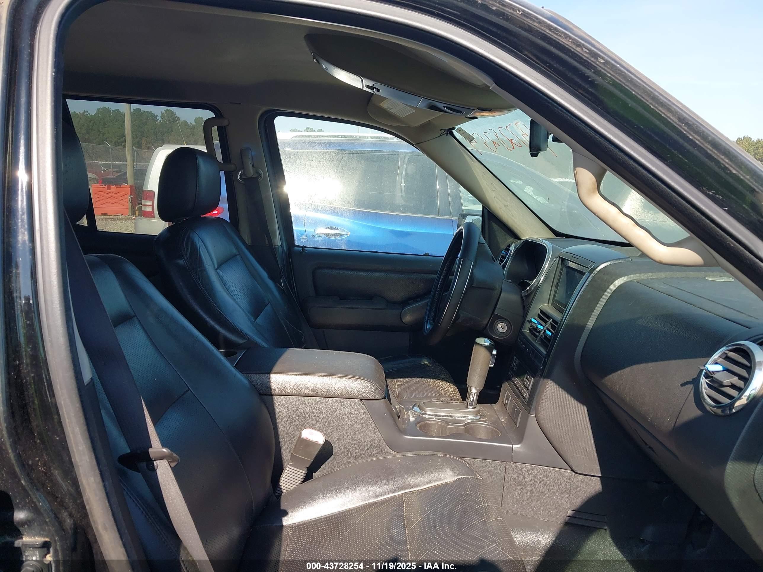 FORD EXPLORER image 5