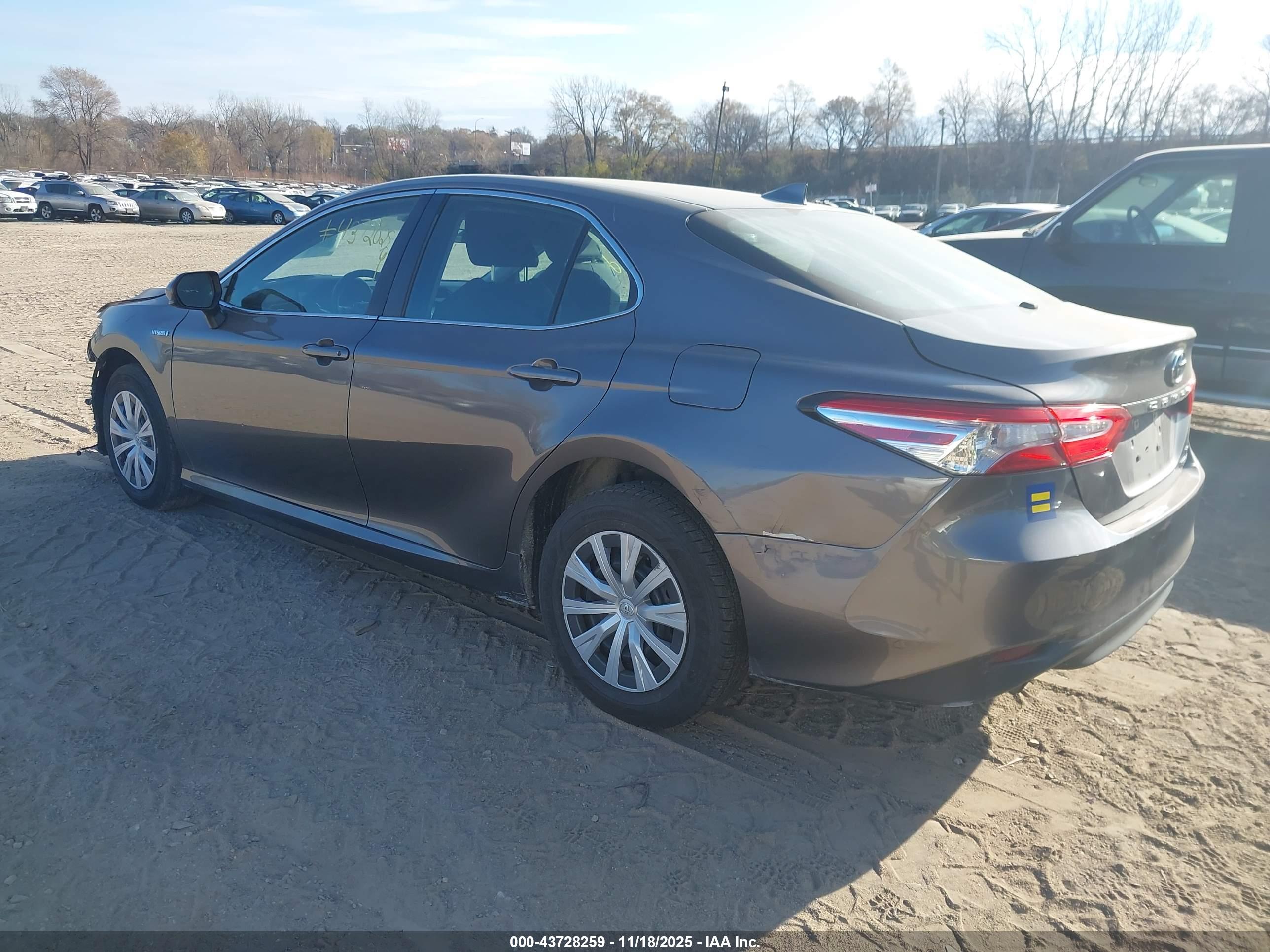 TOYOTA CAMRY image 3