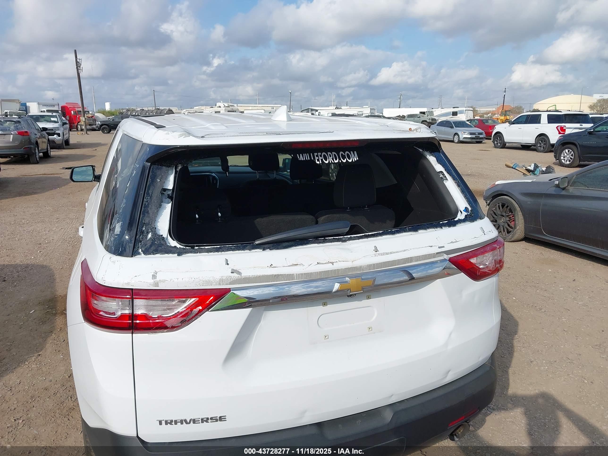 CHEVROLET TRAVERSE image 6