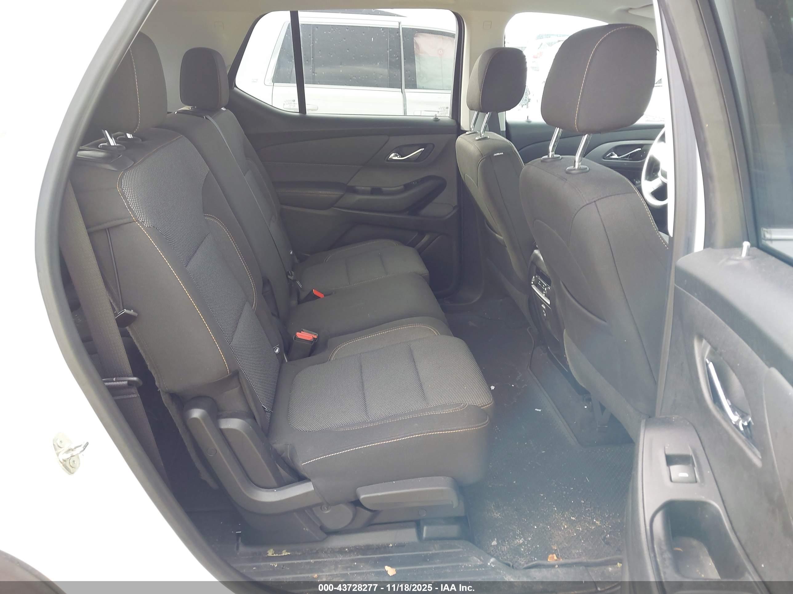 CHEVROLET TRAVERSE image 8