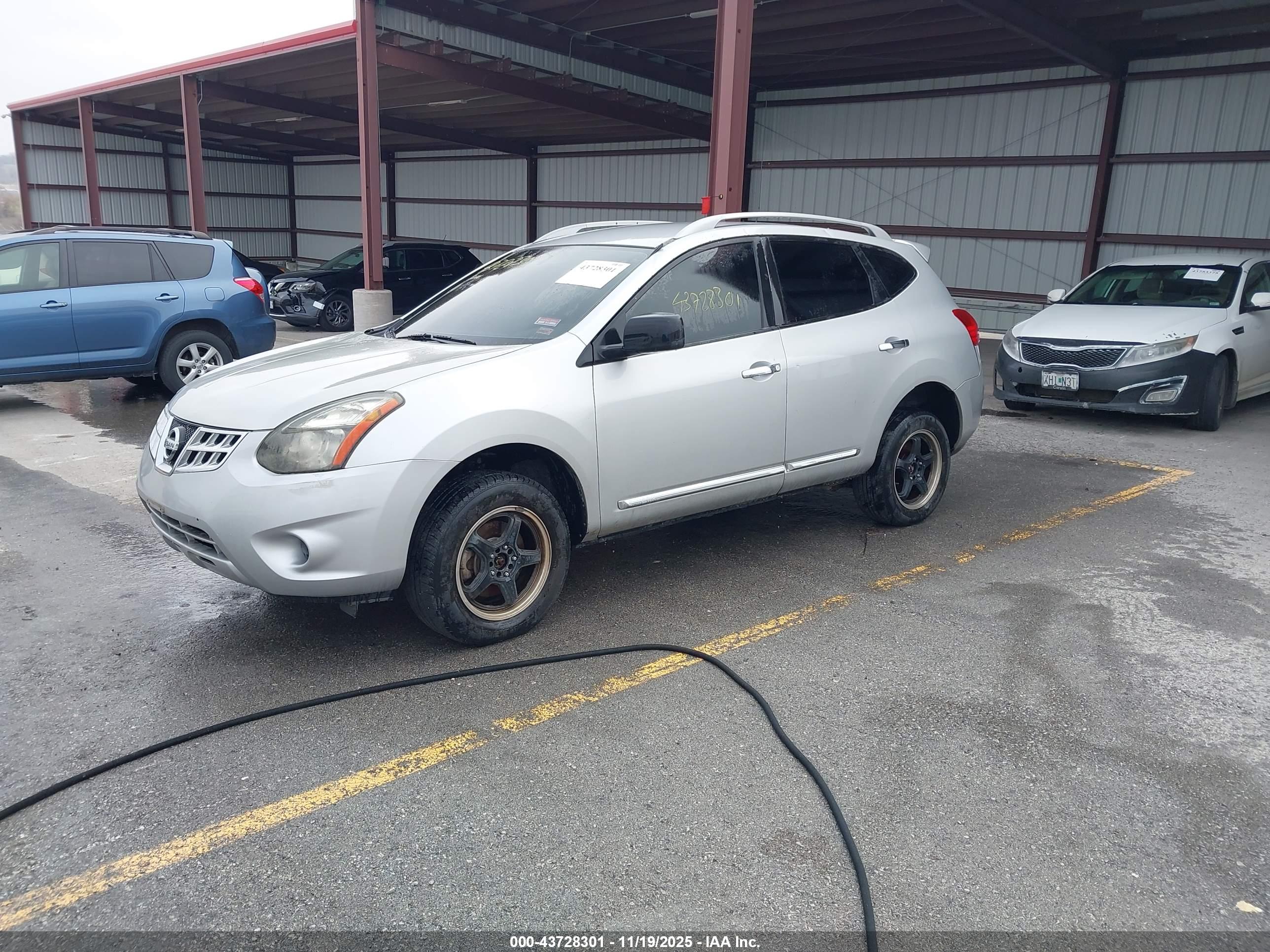 NISSAN ROGUE image 2