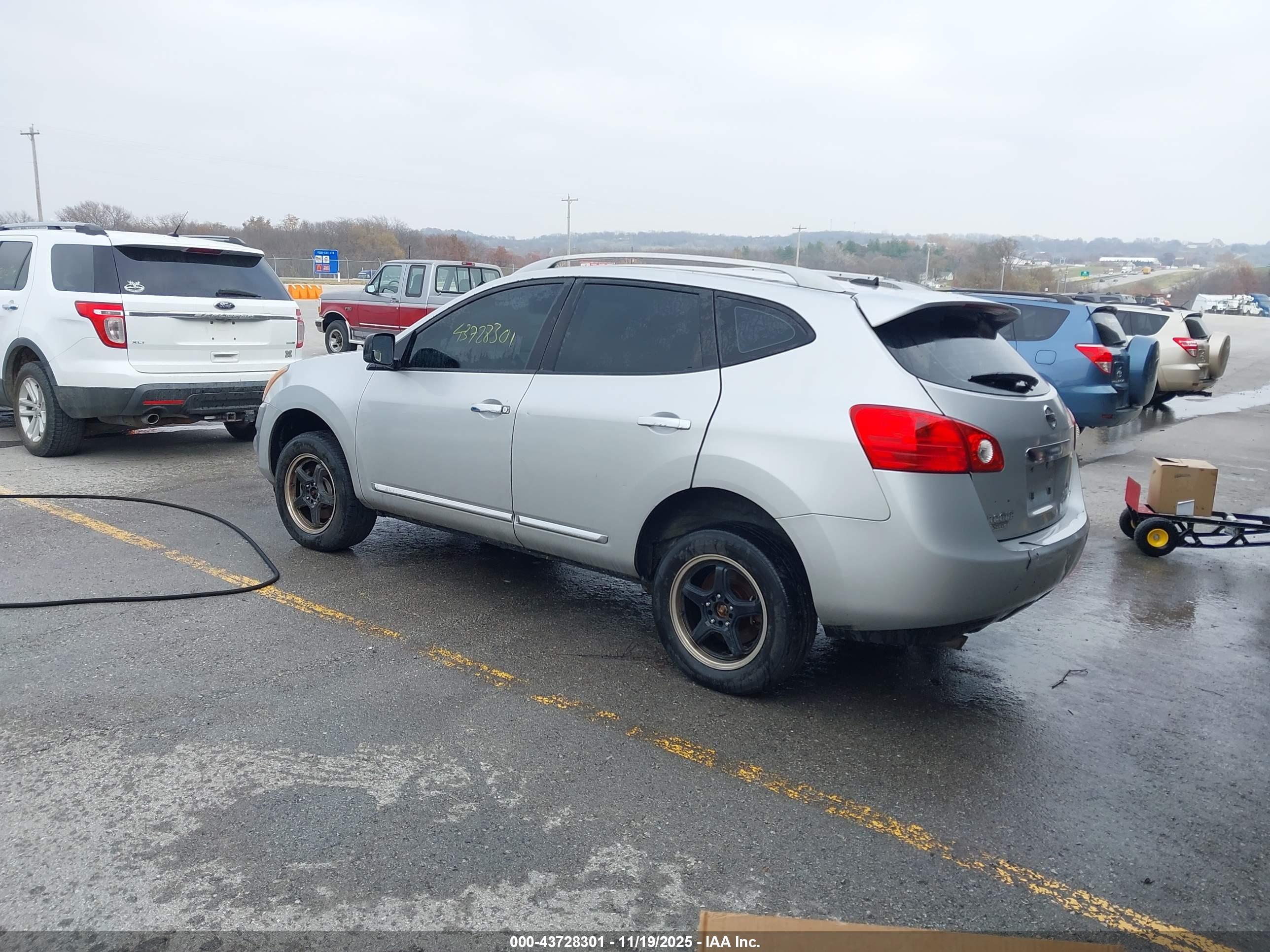 NISSAN ROGUE image 3