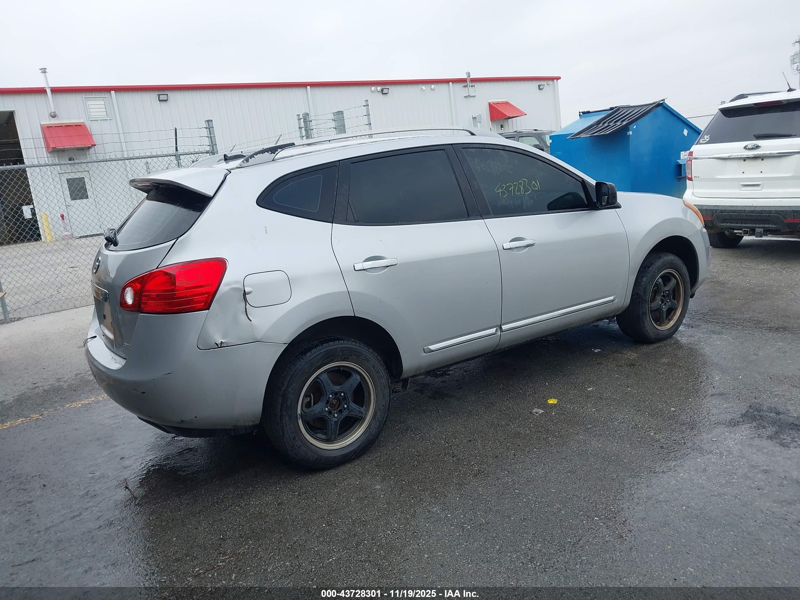 NISSAN ROGUE image 4