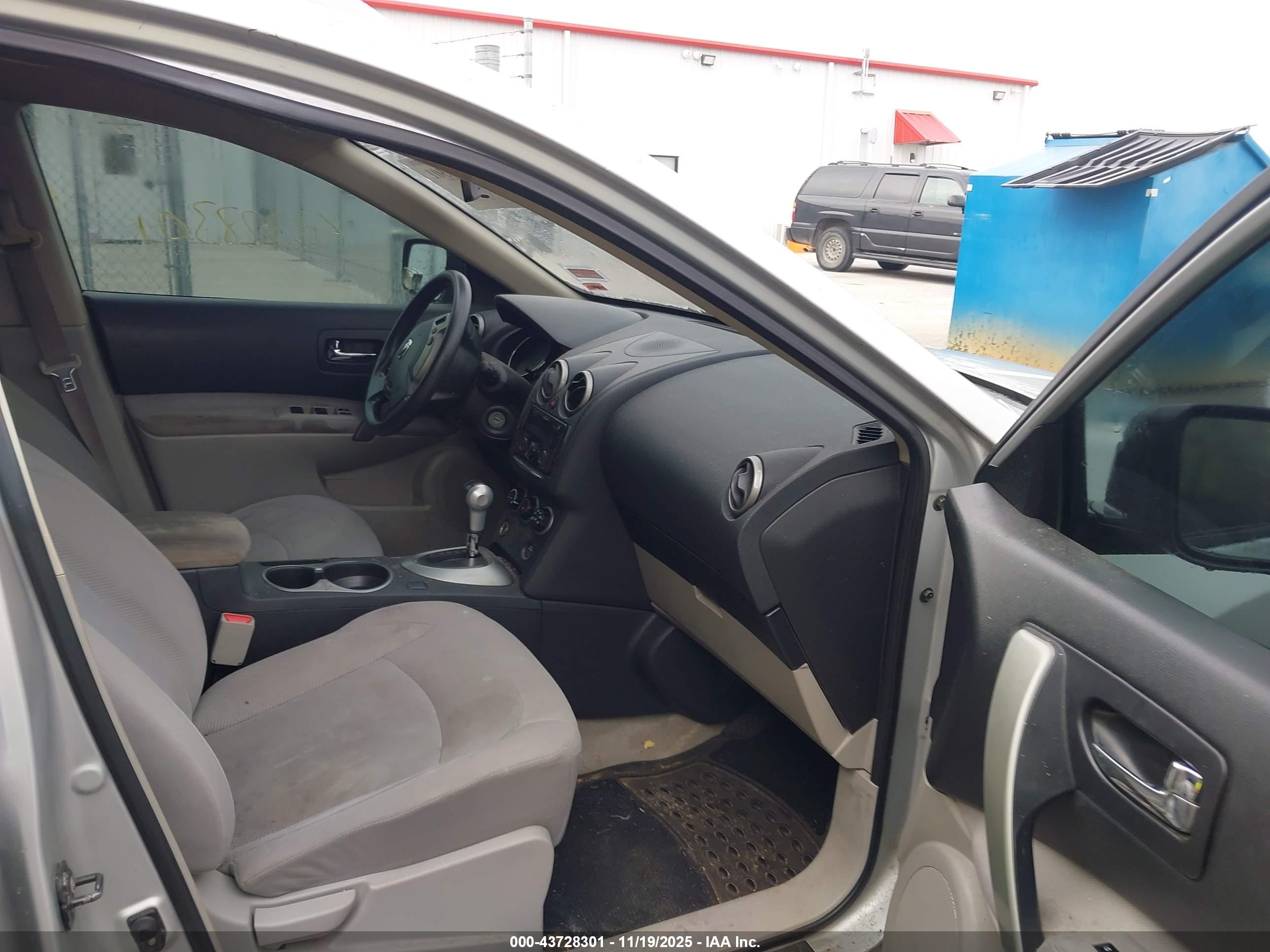 NISSAN ROGUE image 5