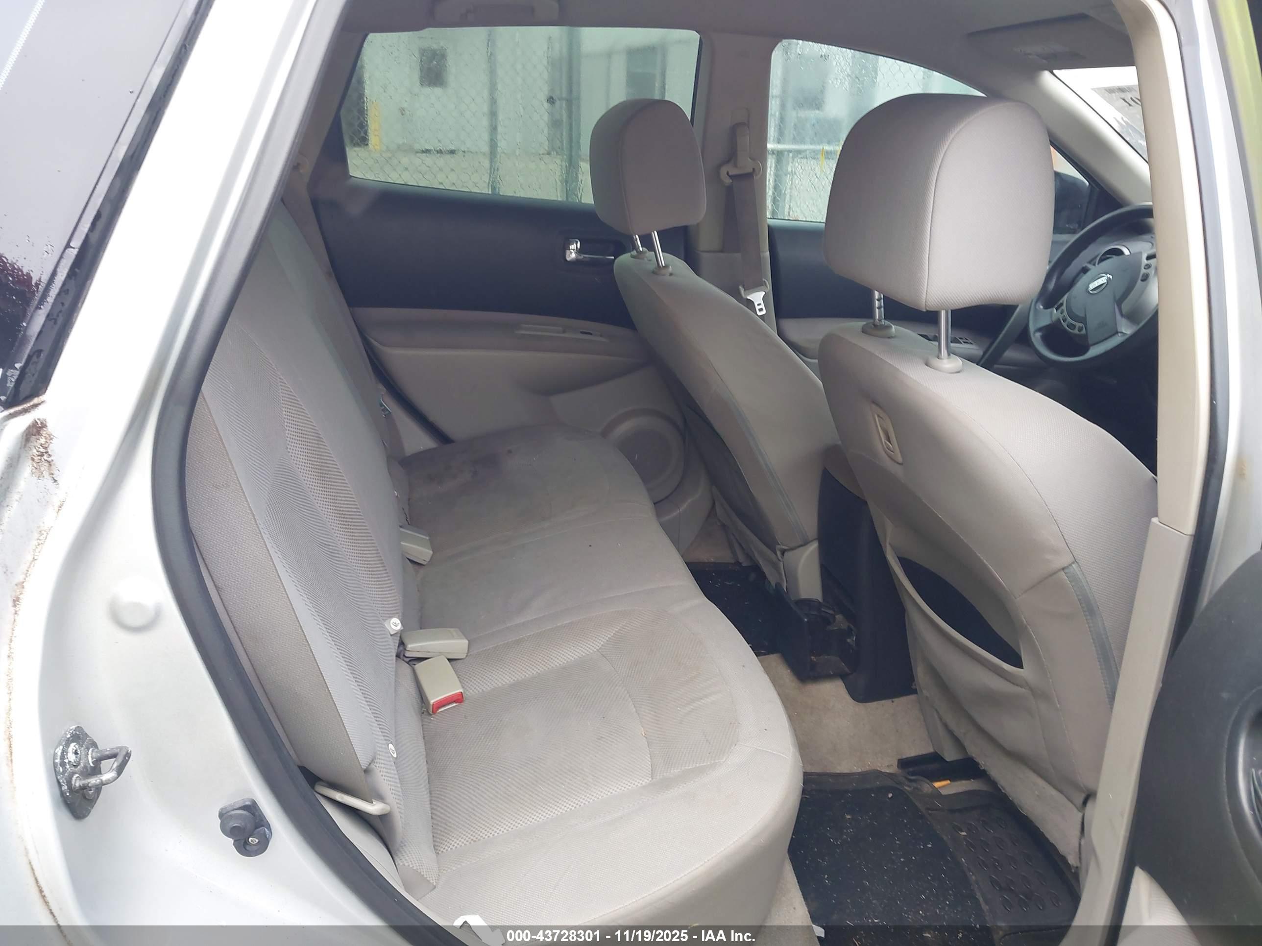 NISSAN ROGUE image 8
