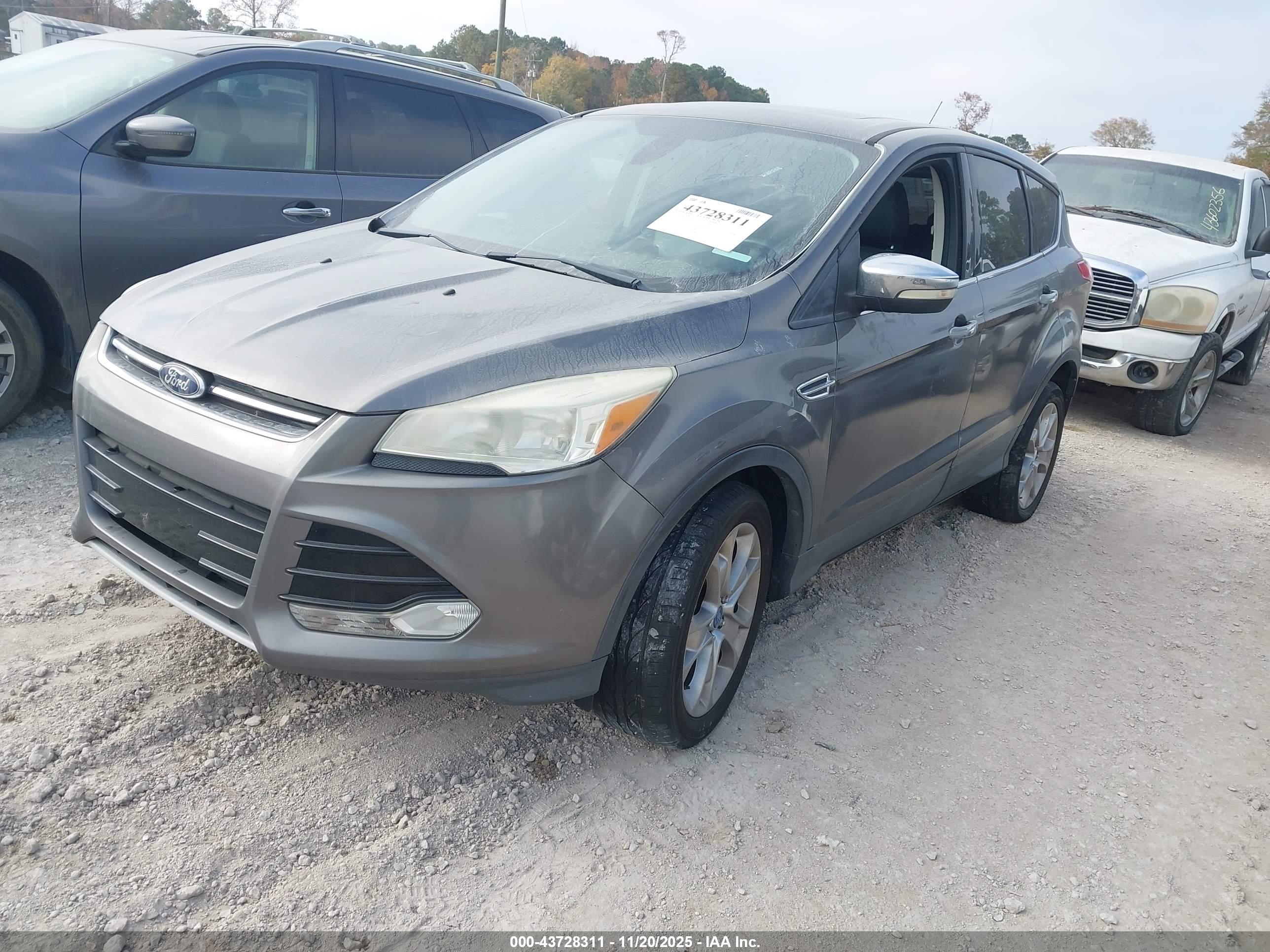 FORD ESCAPE image 2