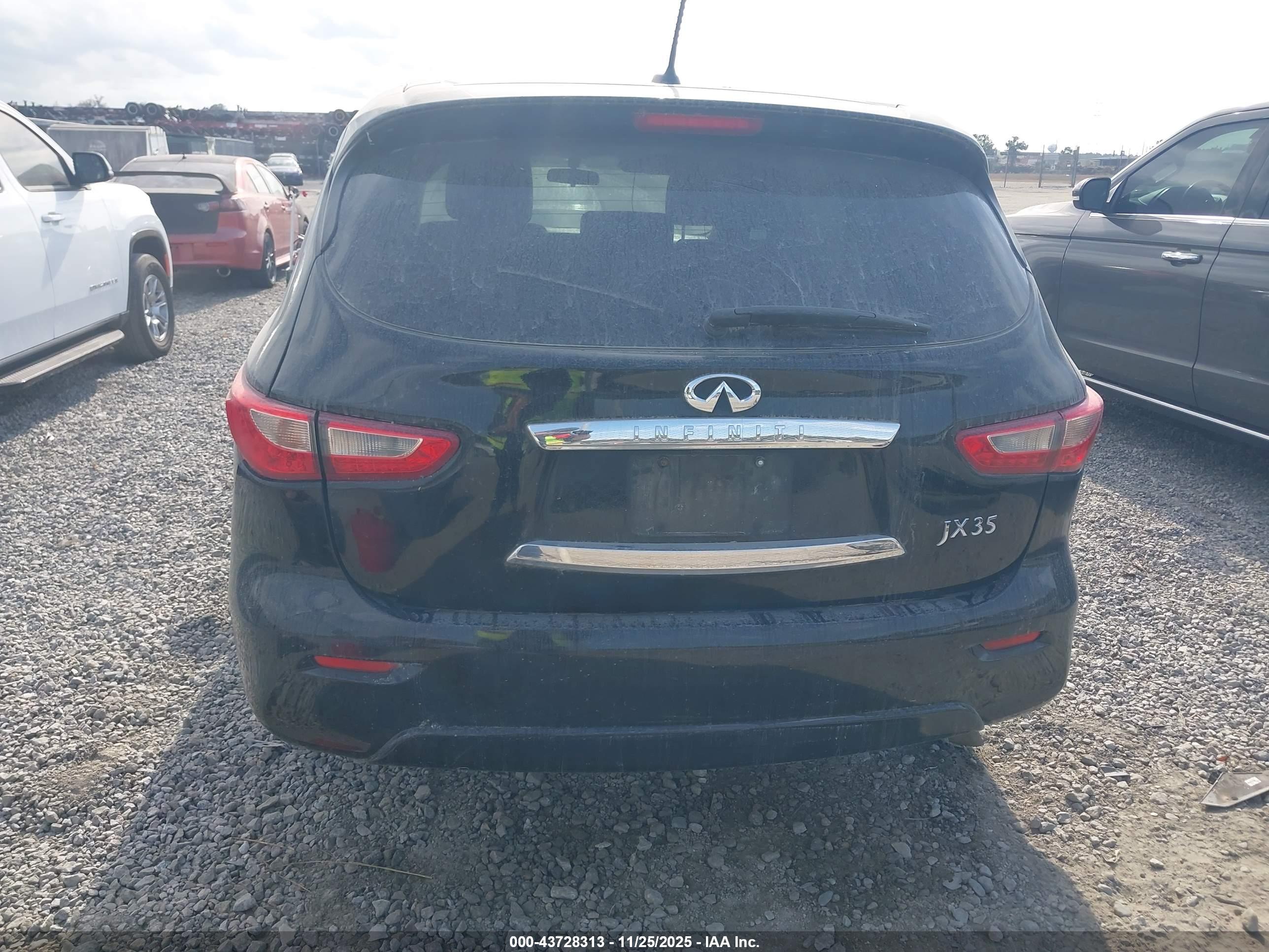 INFINITI JX35 image 6