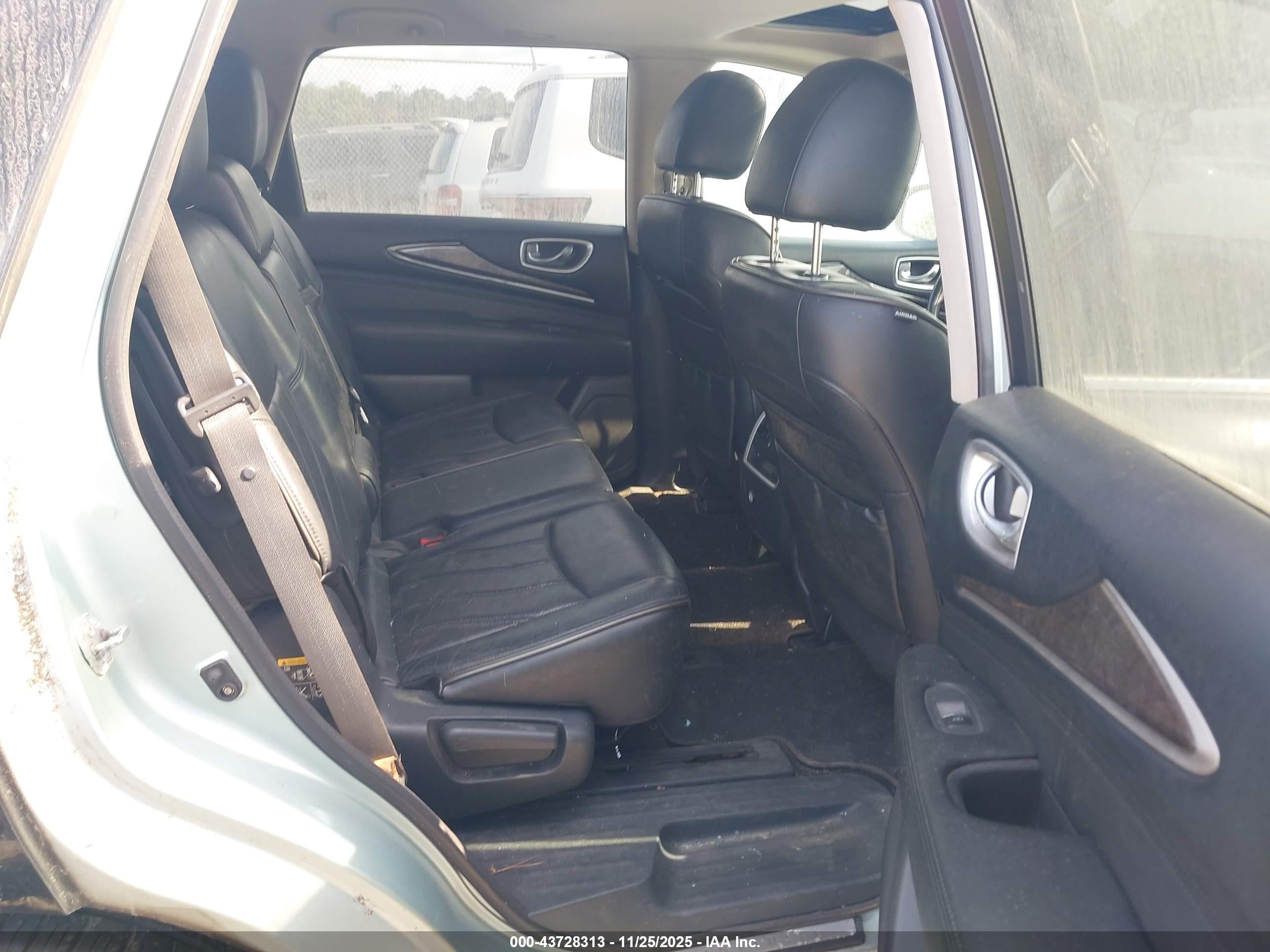 INFINITI JX35 image 8