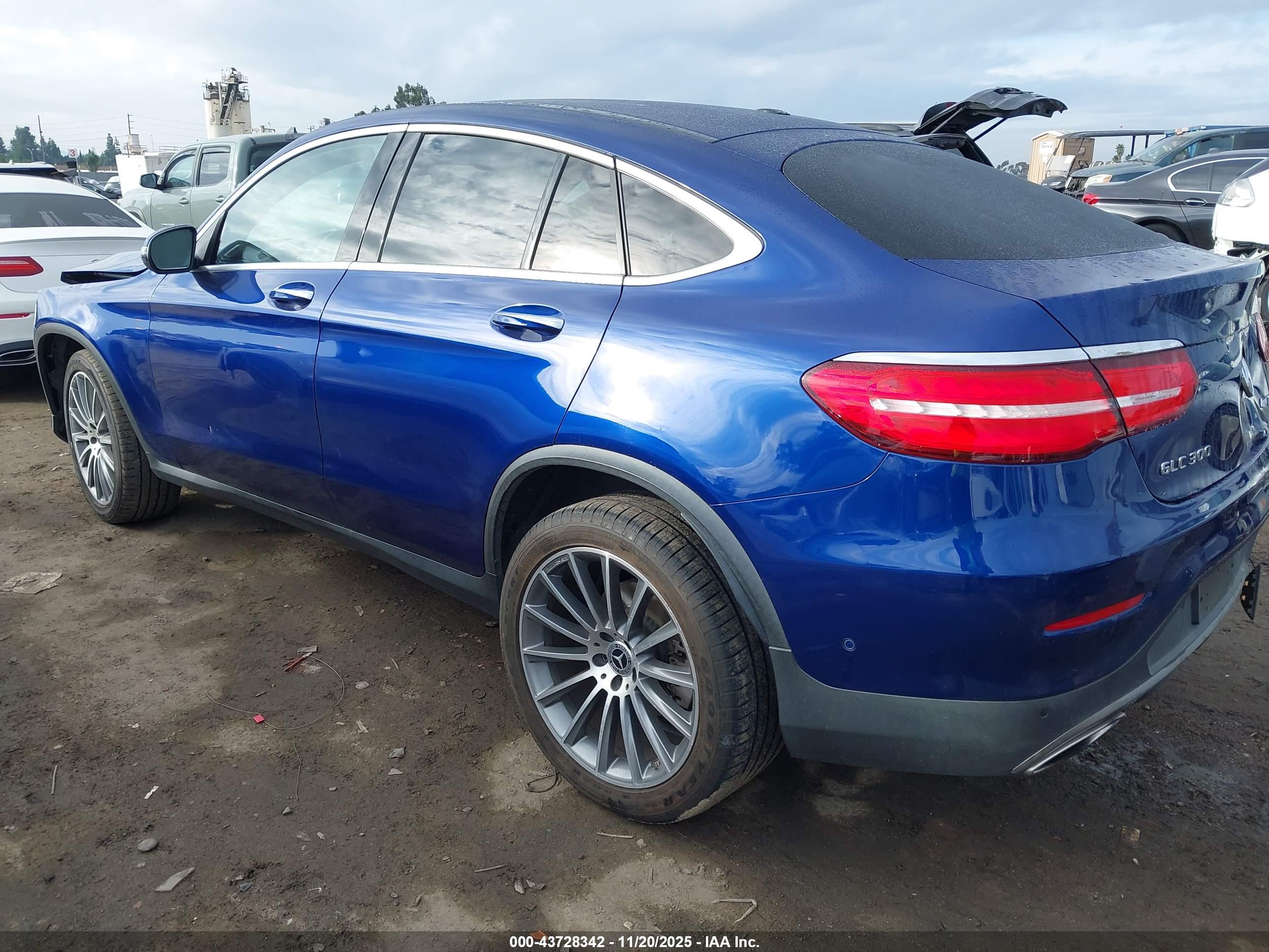 MERCEDES-BENZ GLC image 3
