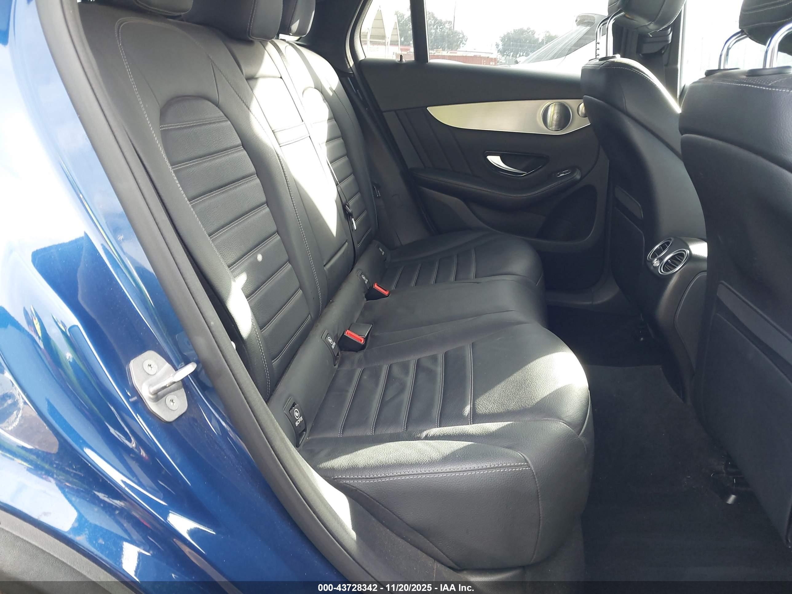 MERCEDES-BENZ GLC image 8