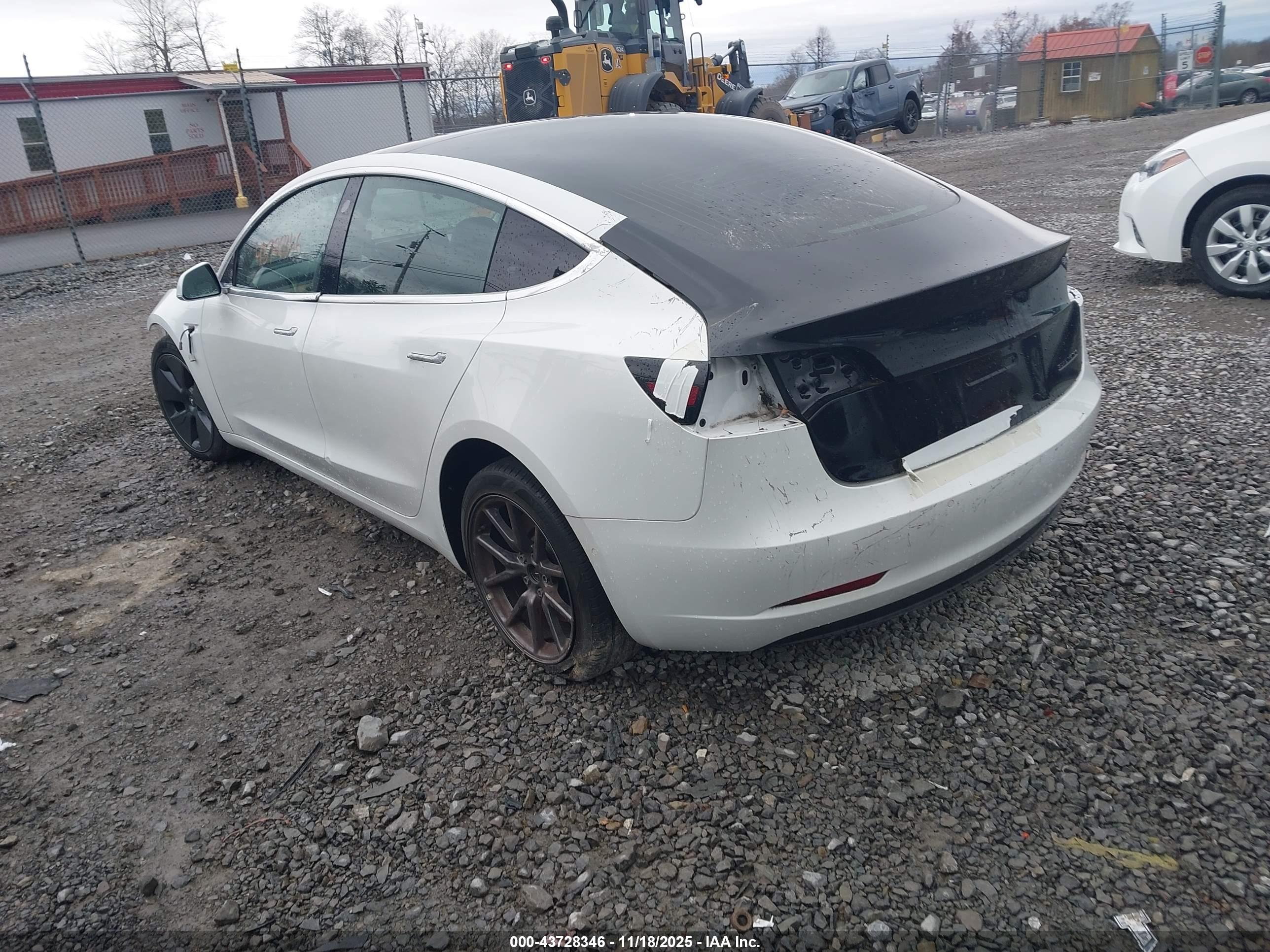 TESLA MODEL image 3