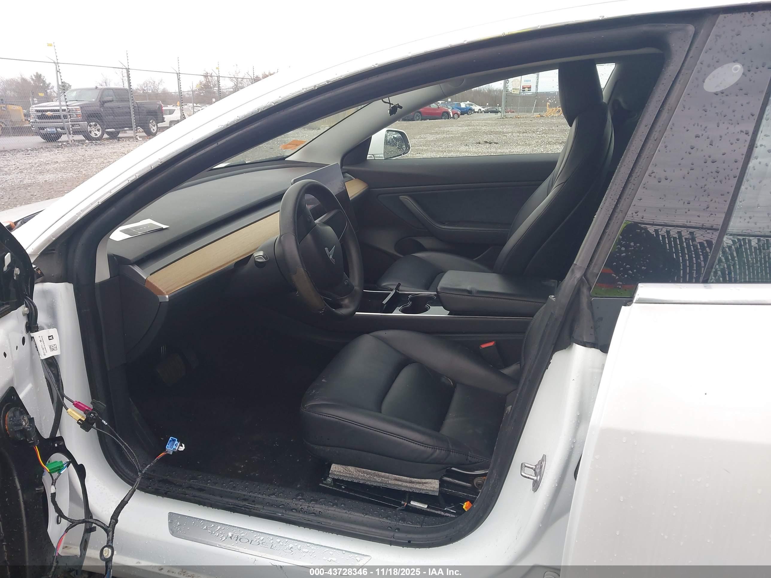 TESLA MODEL image 5