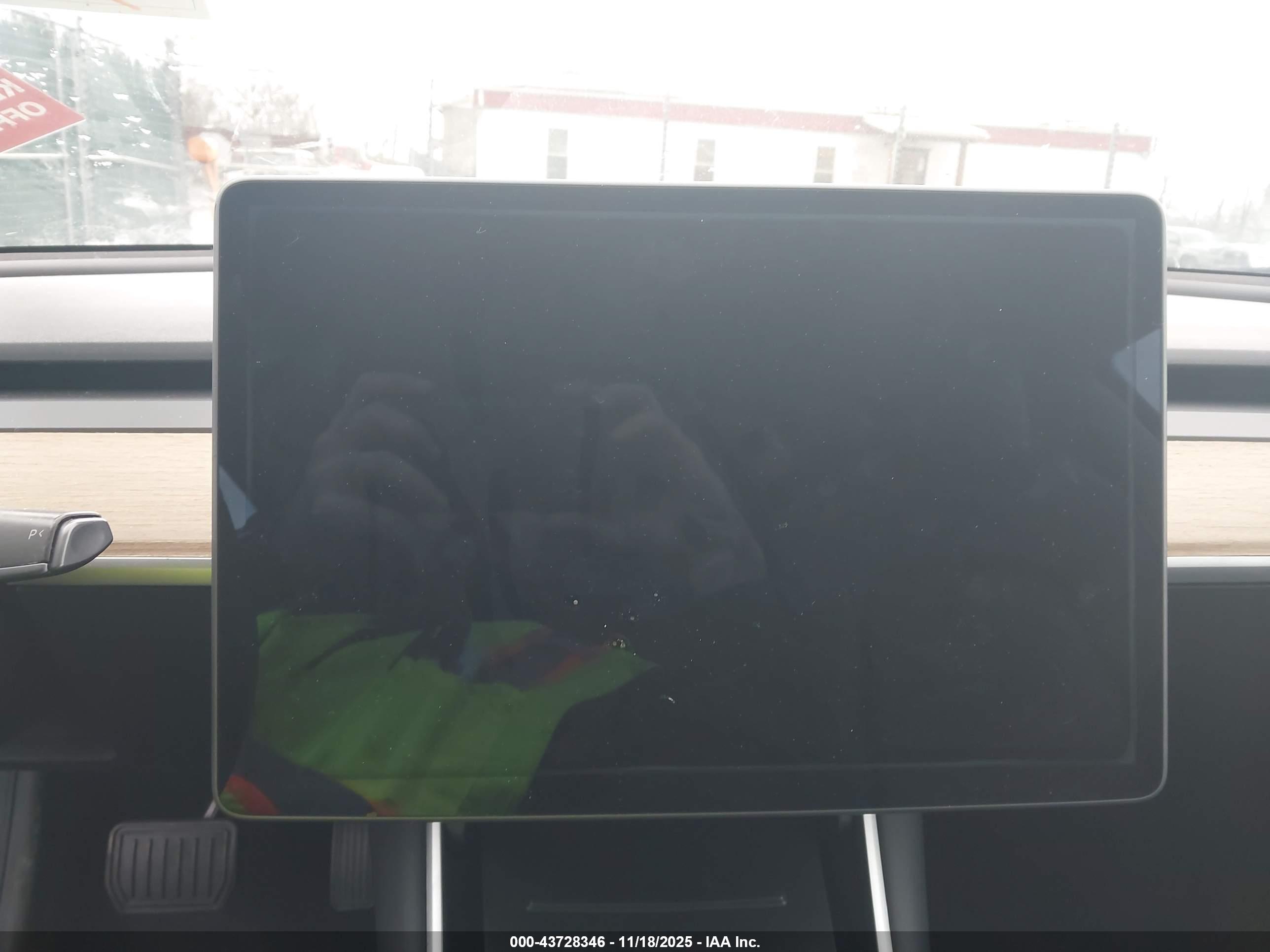 TESLA MODEL image 7