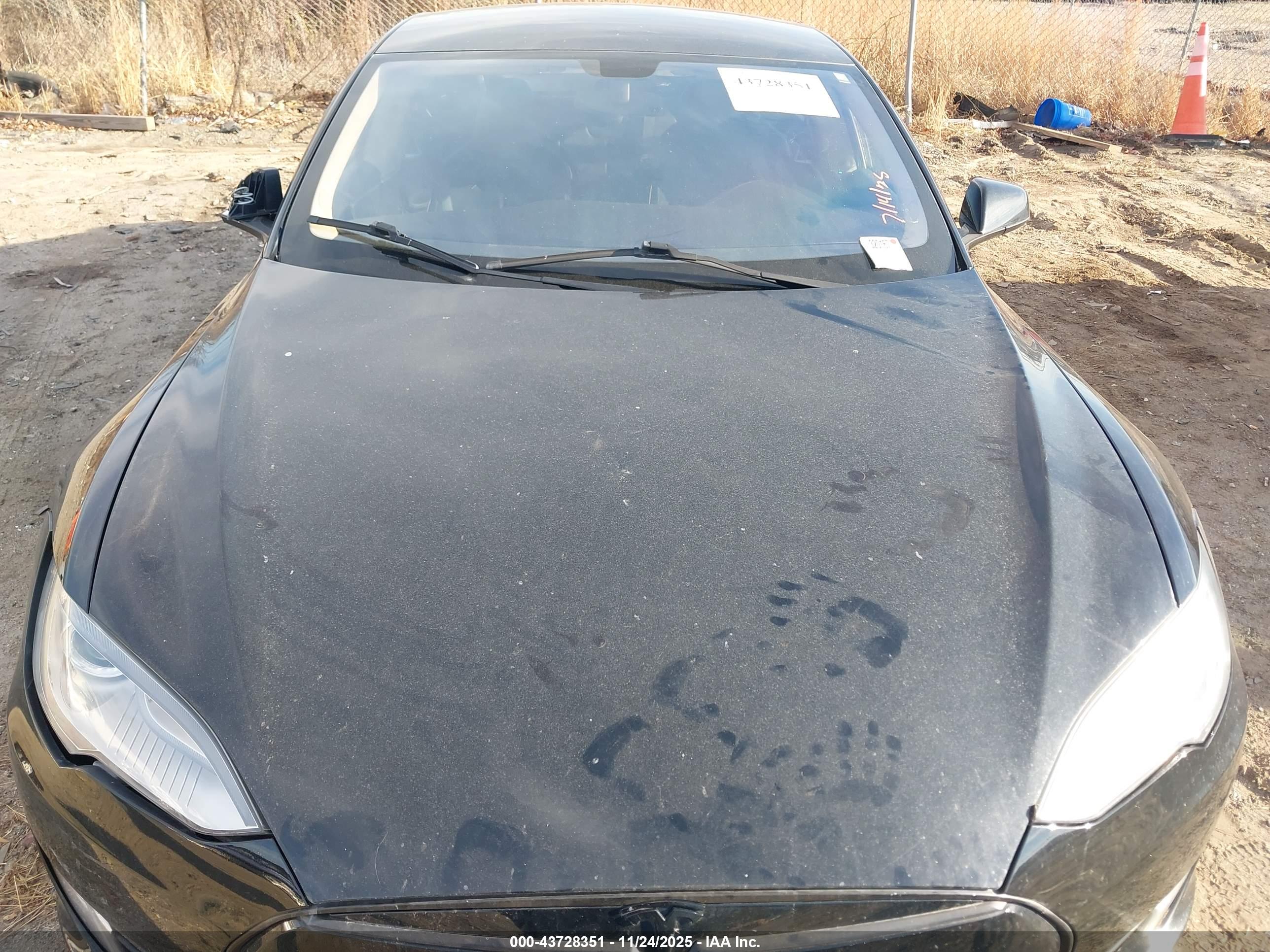 TESLA MODEL image 10