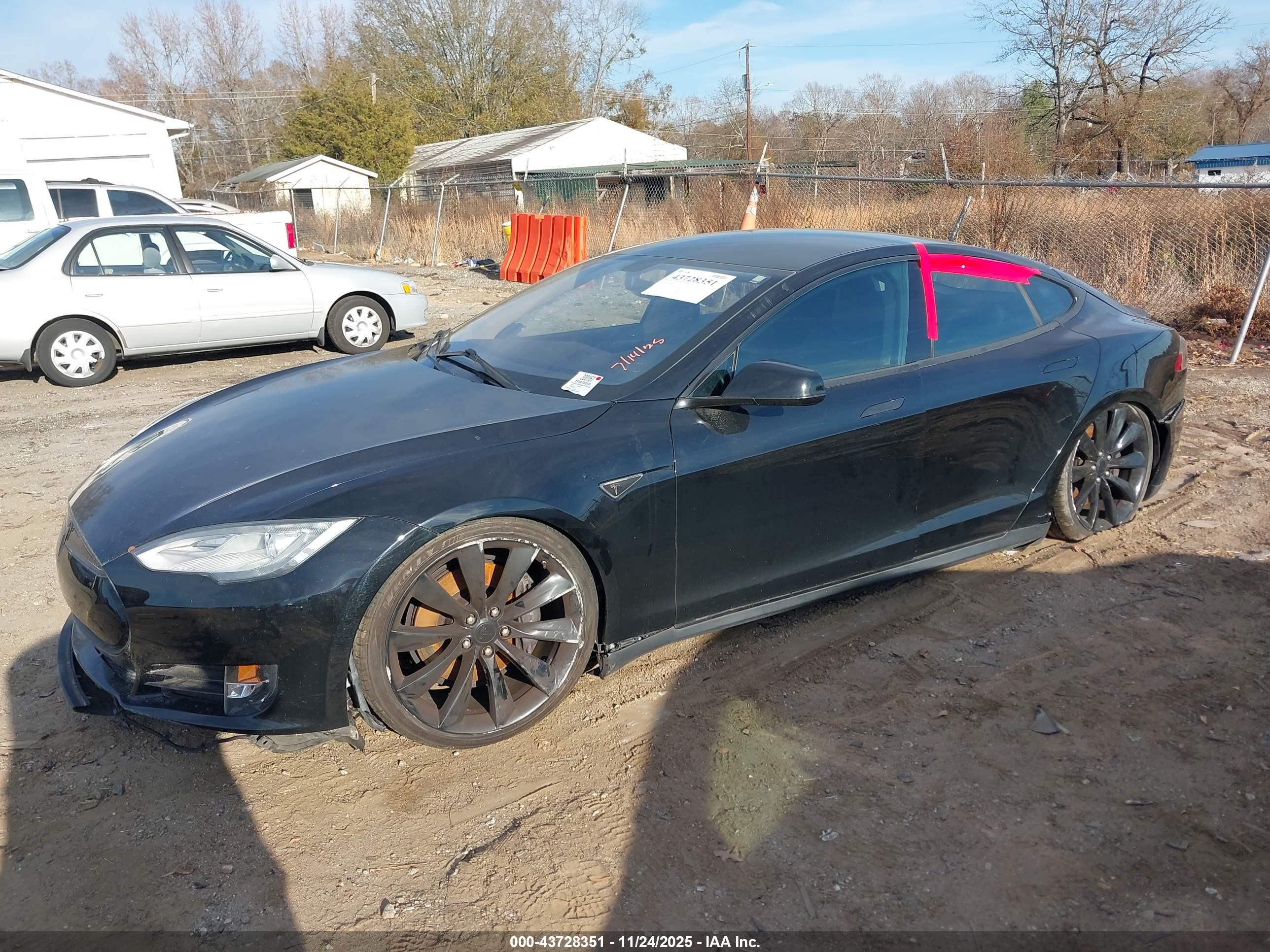 TESLA MODEL image 2