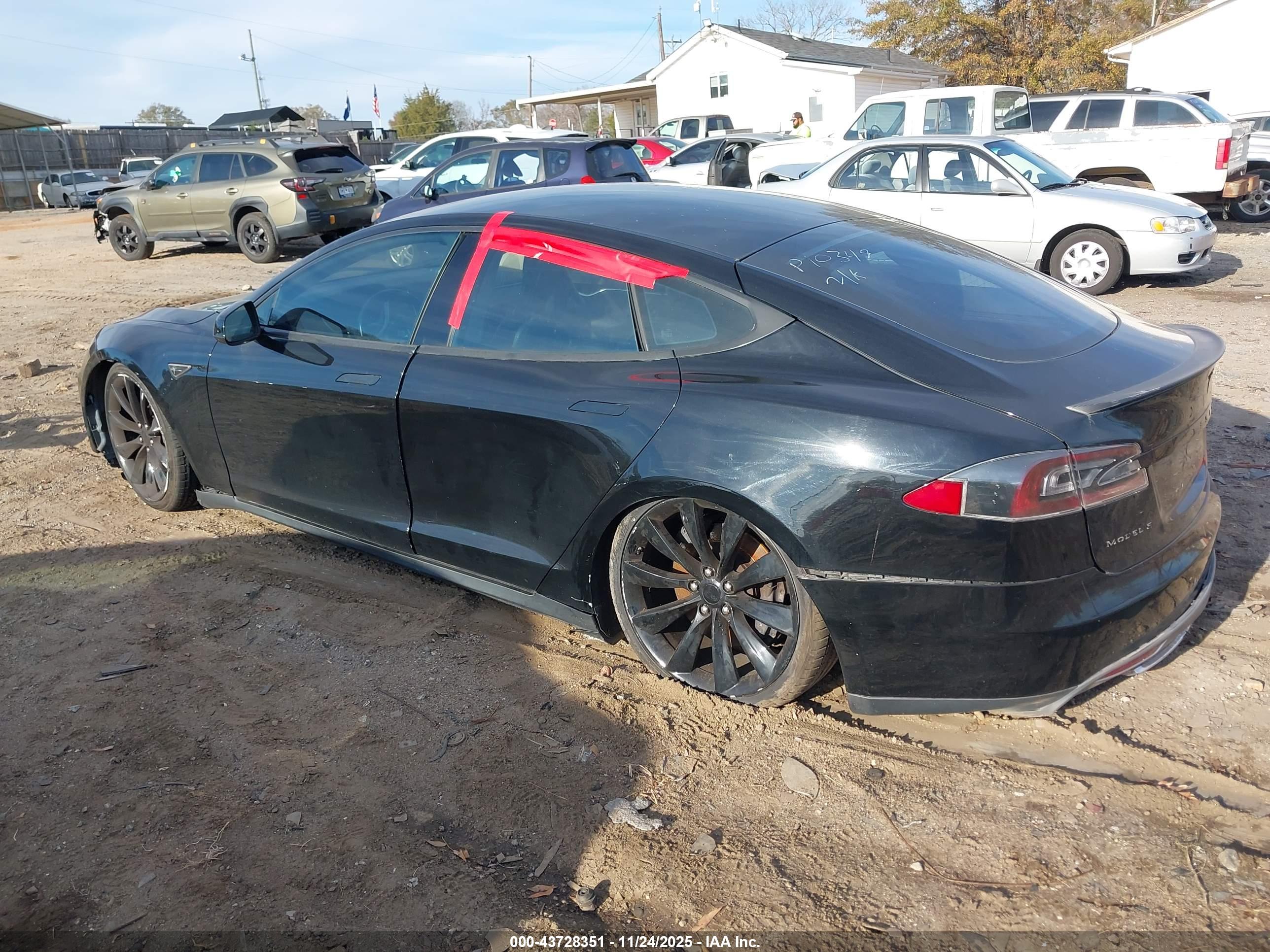 TESLA MODEL image 3