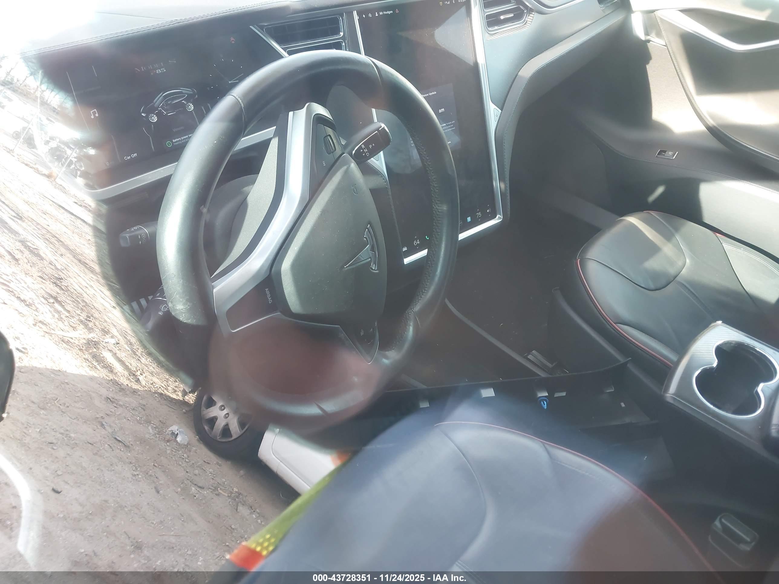 TESLA MODEL image 7