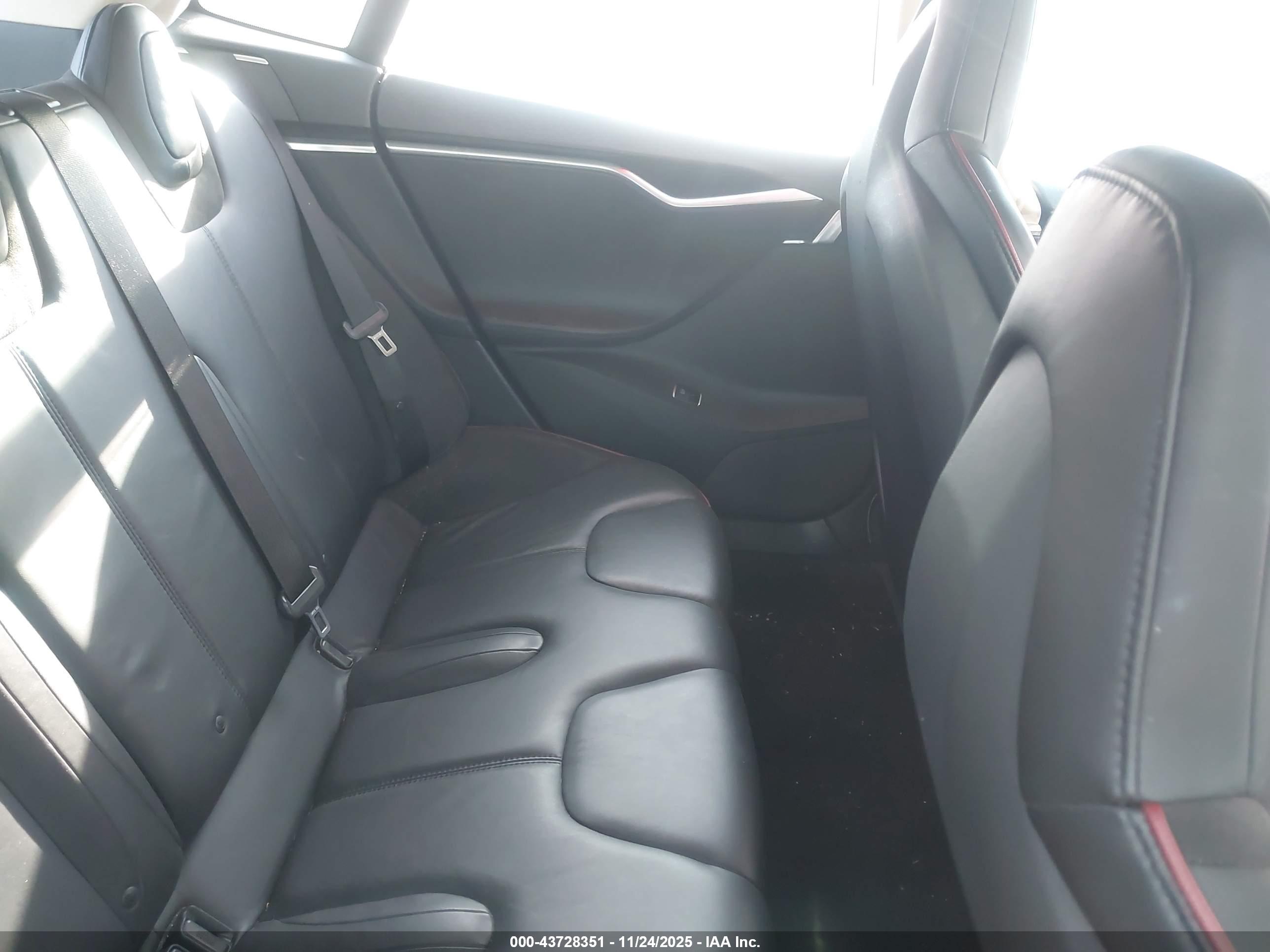 TESLA MODEL image 8