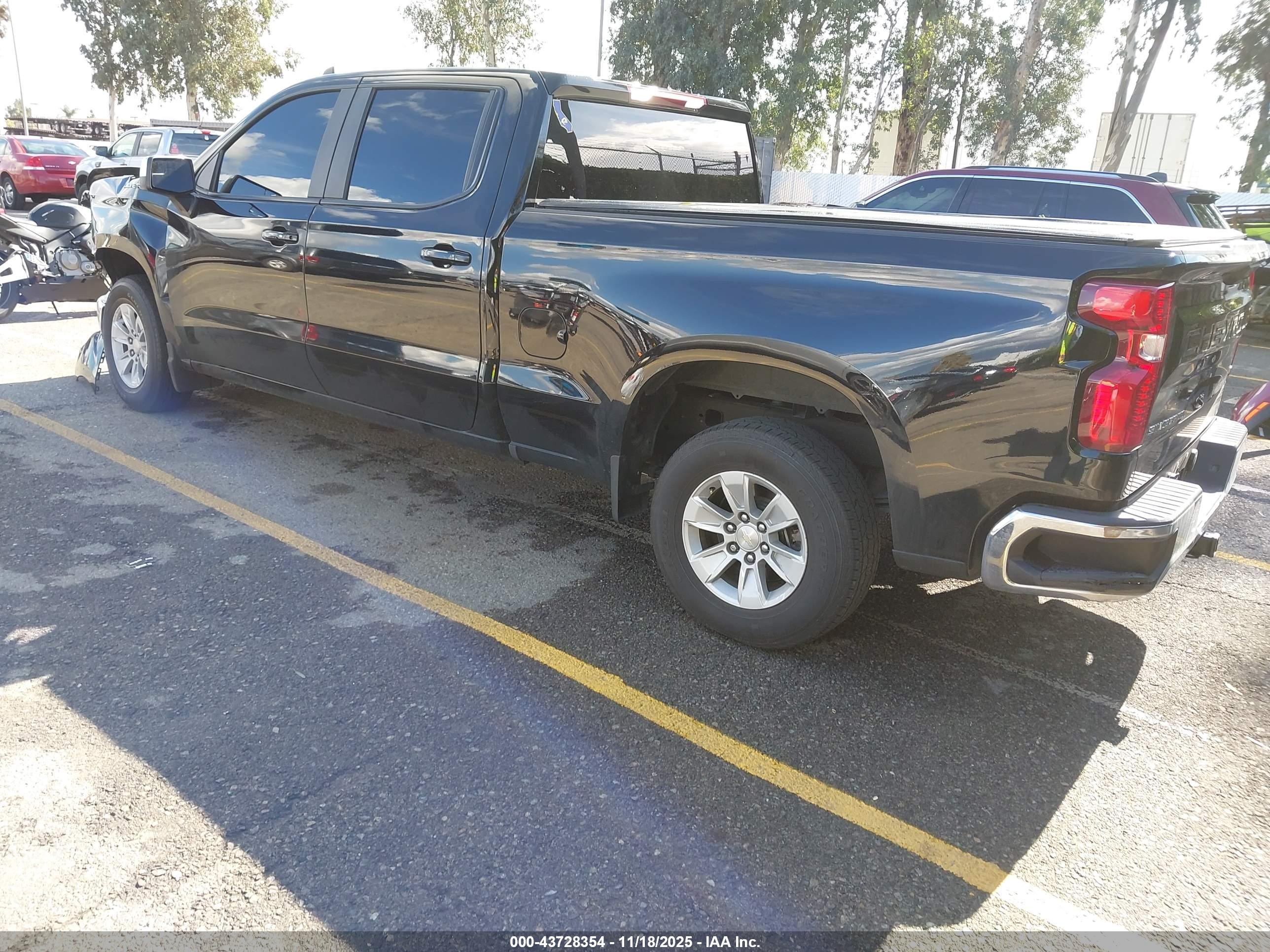 CHEVROLET SILVERADO image 3