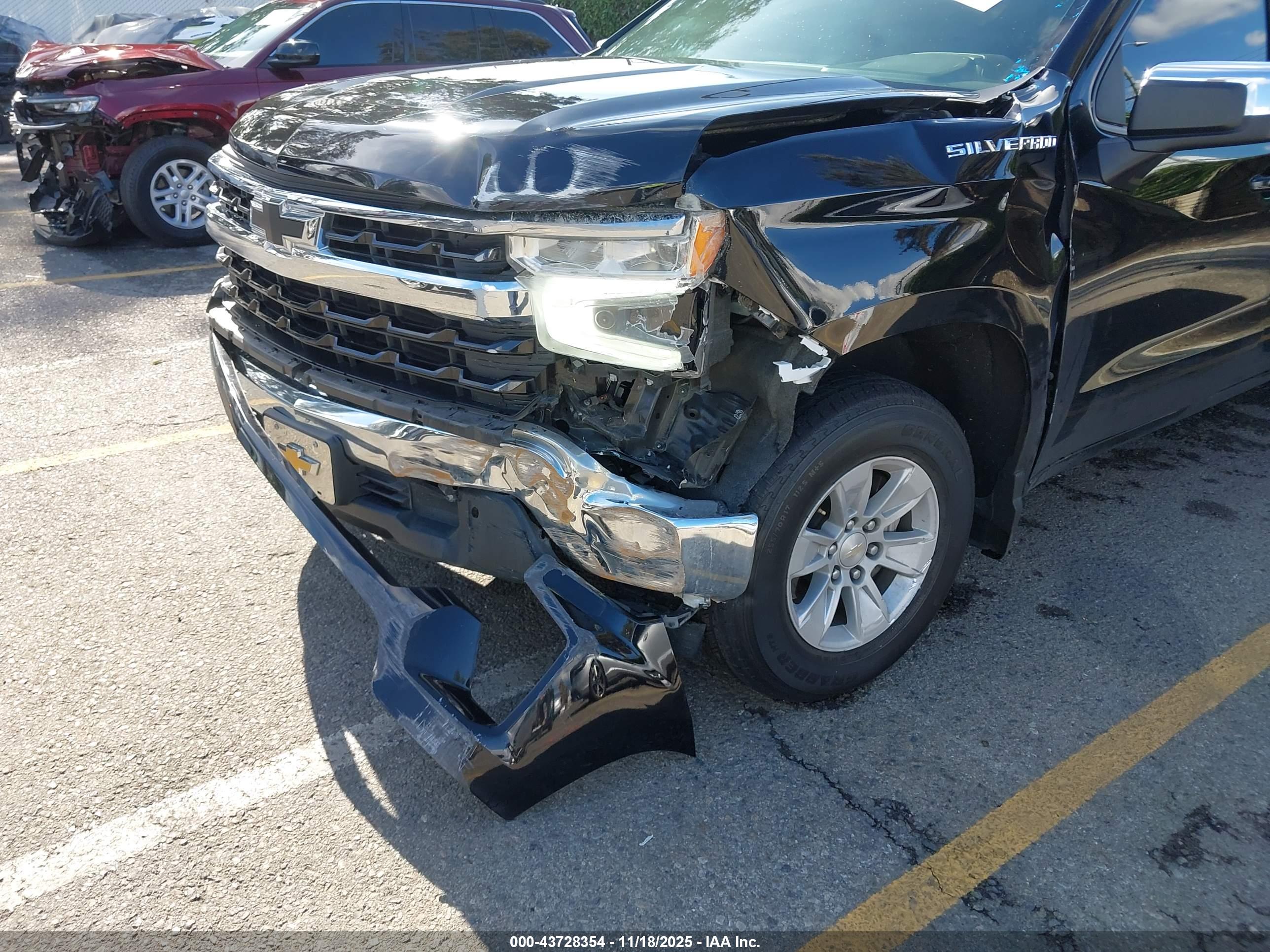 CHEVROLET SILVERADO image 6