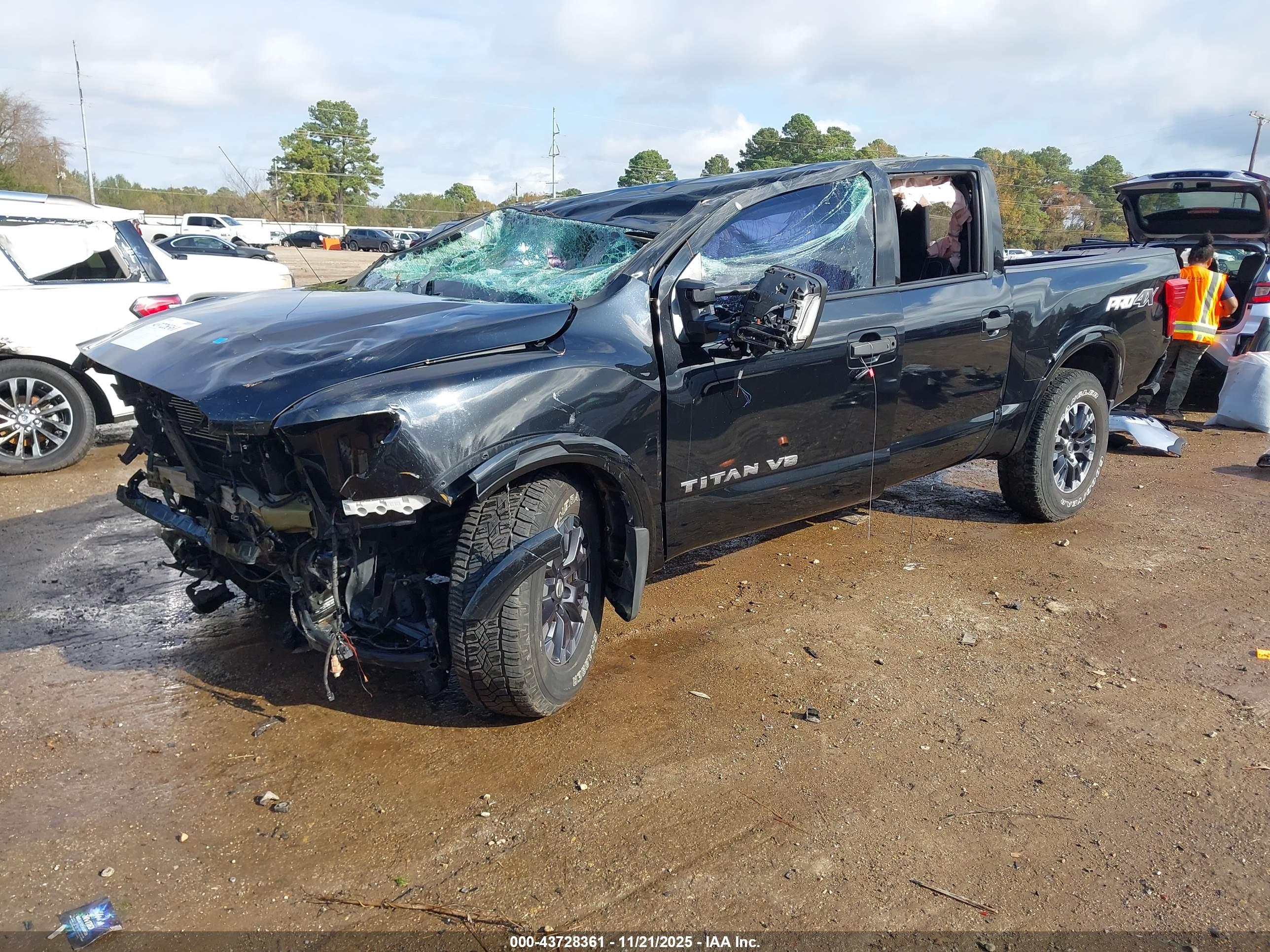 NISSAN TITAN image 2