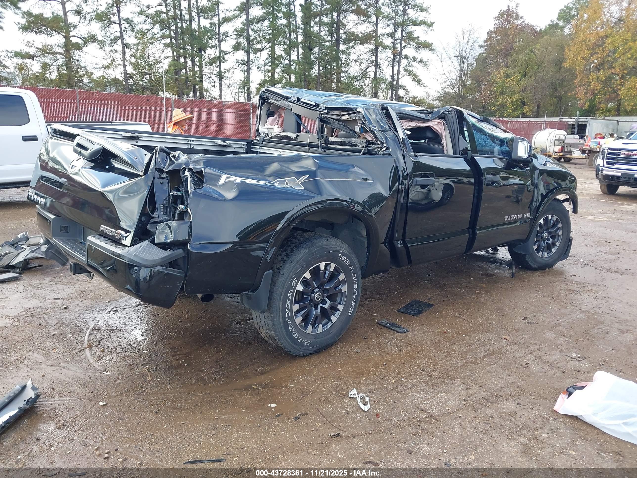 NISSAN TITAN image 4