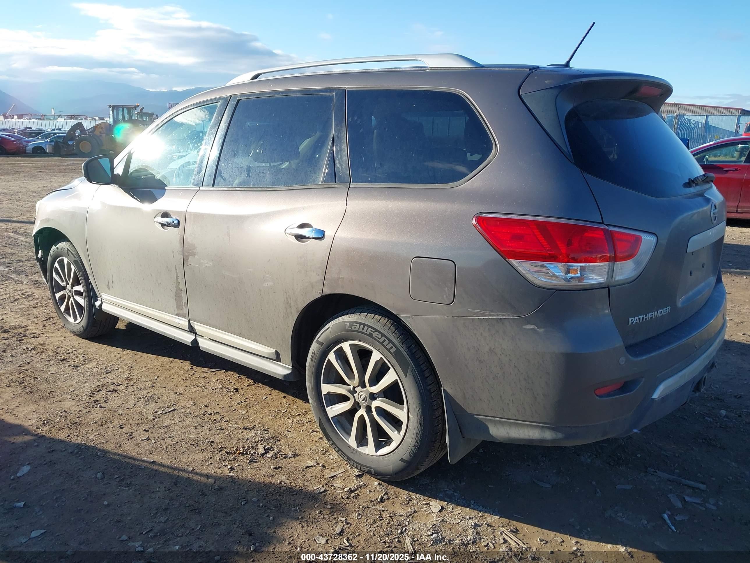 NISSAN PATHFINDER image 3