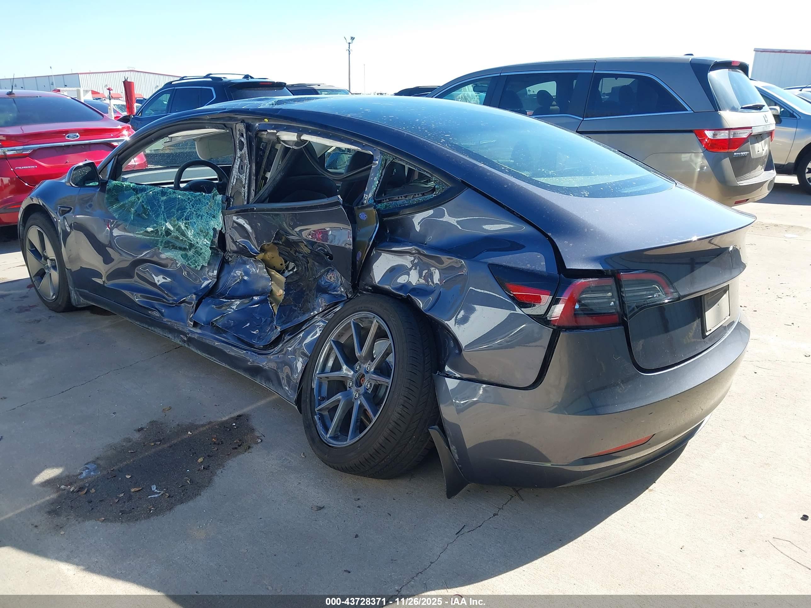 TESLA MODEL image 3