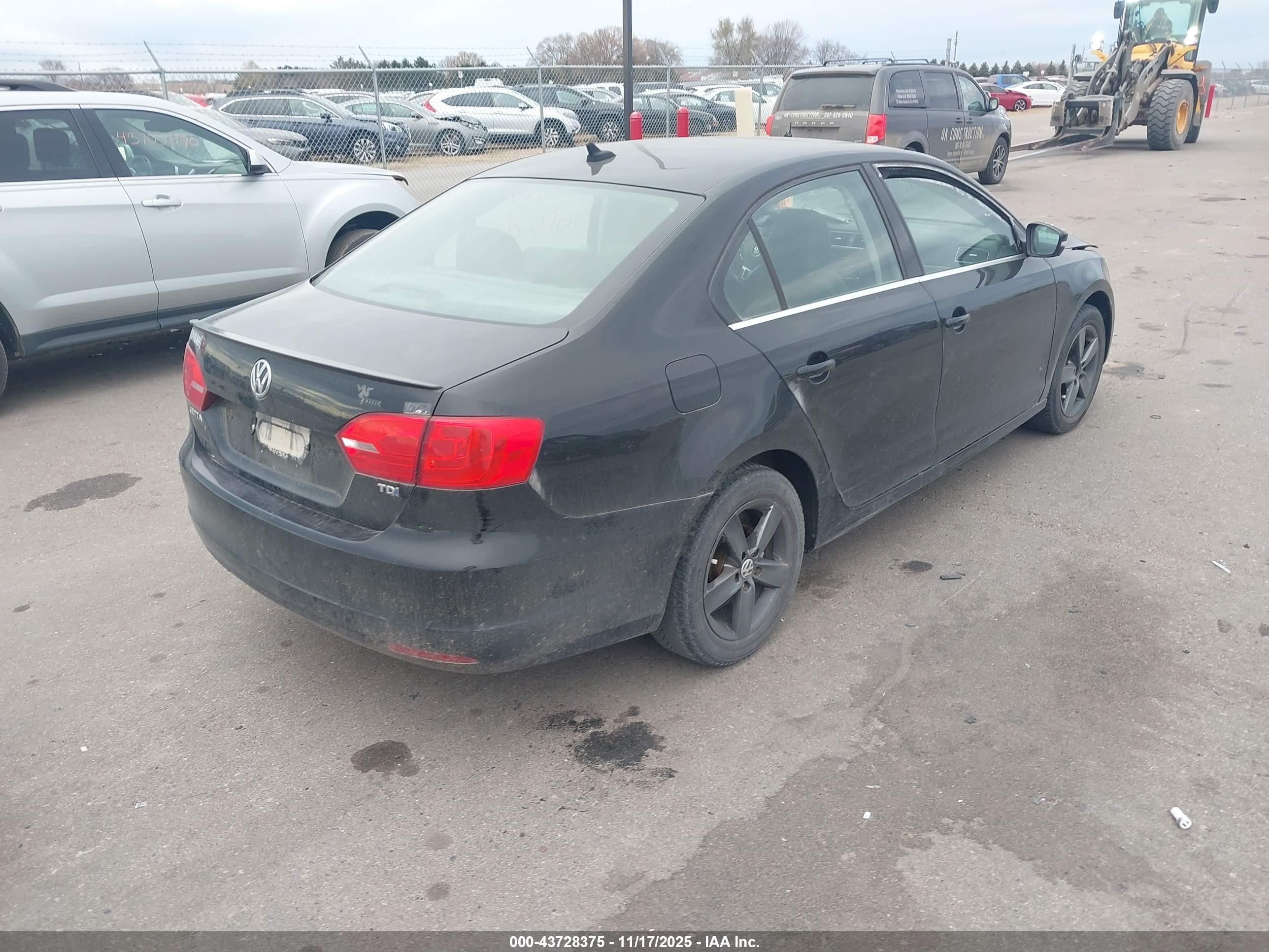 VOLKSWAGEN JETTA image 4
