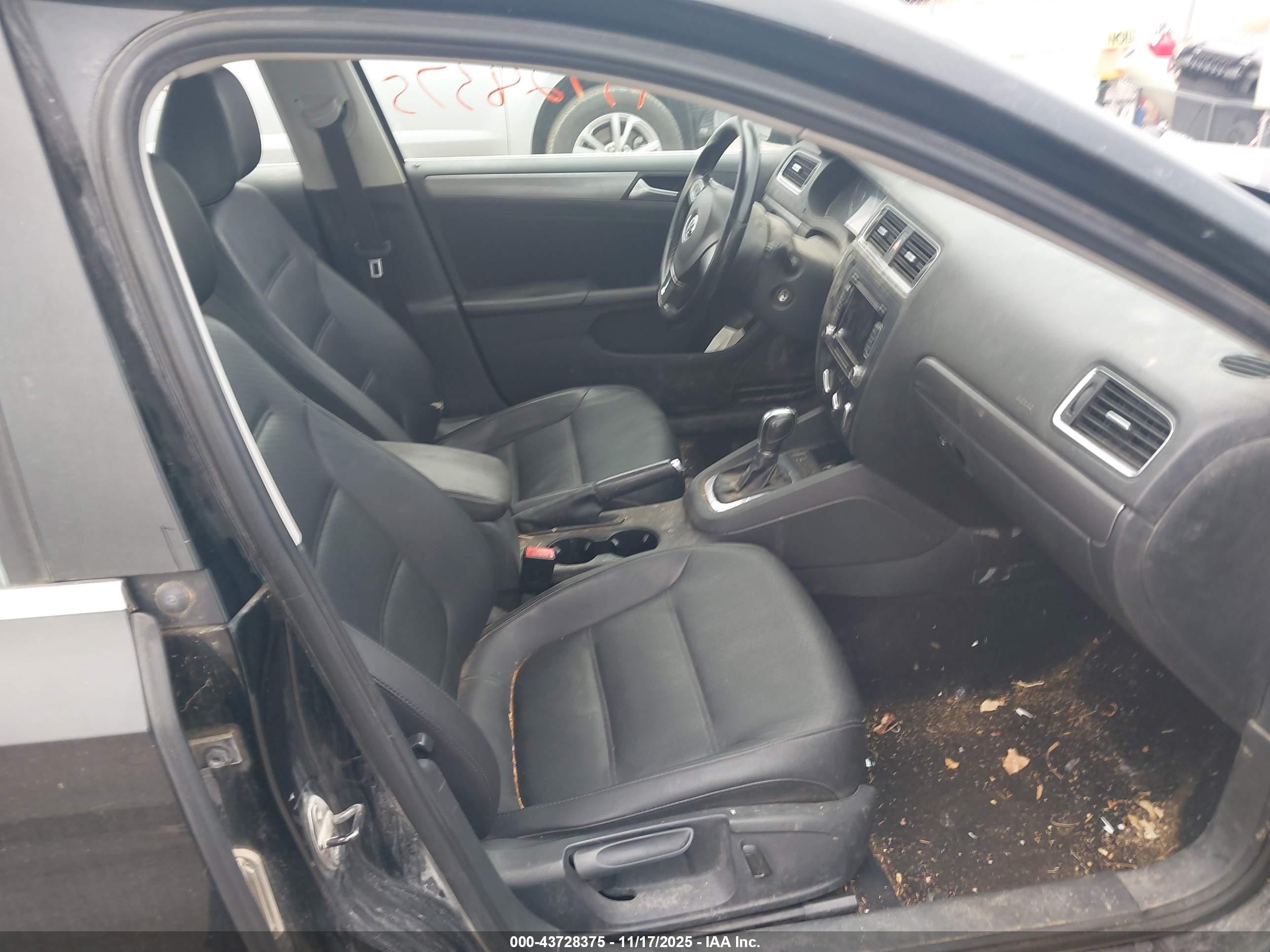 VOLKSWAGEN JETTA image 5