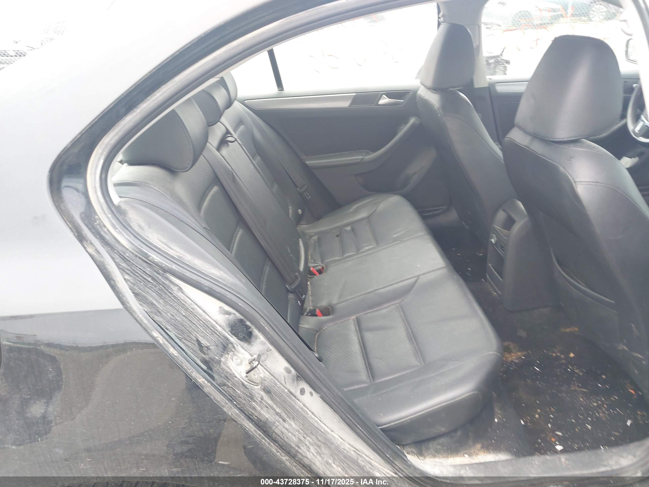 VOLKSWAGEN JETTA image 8