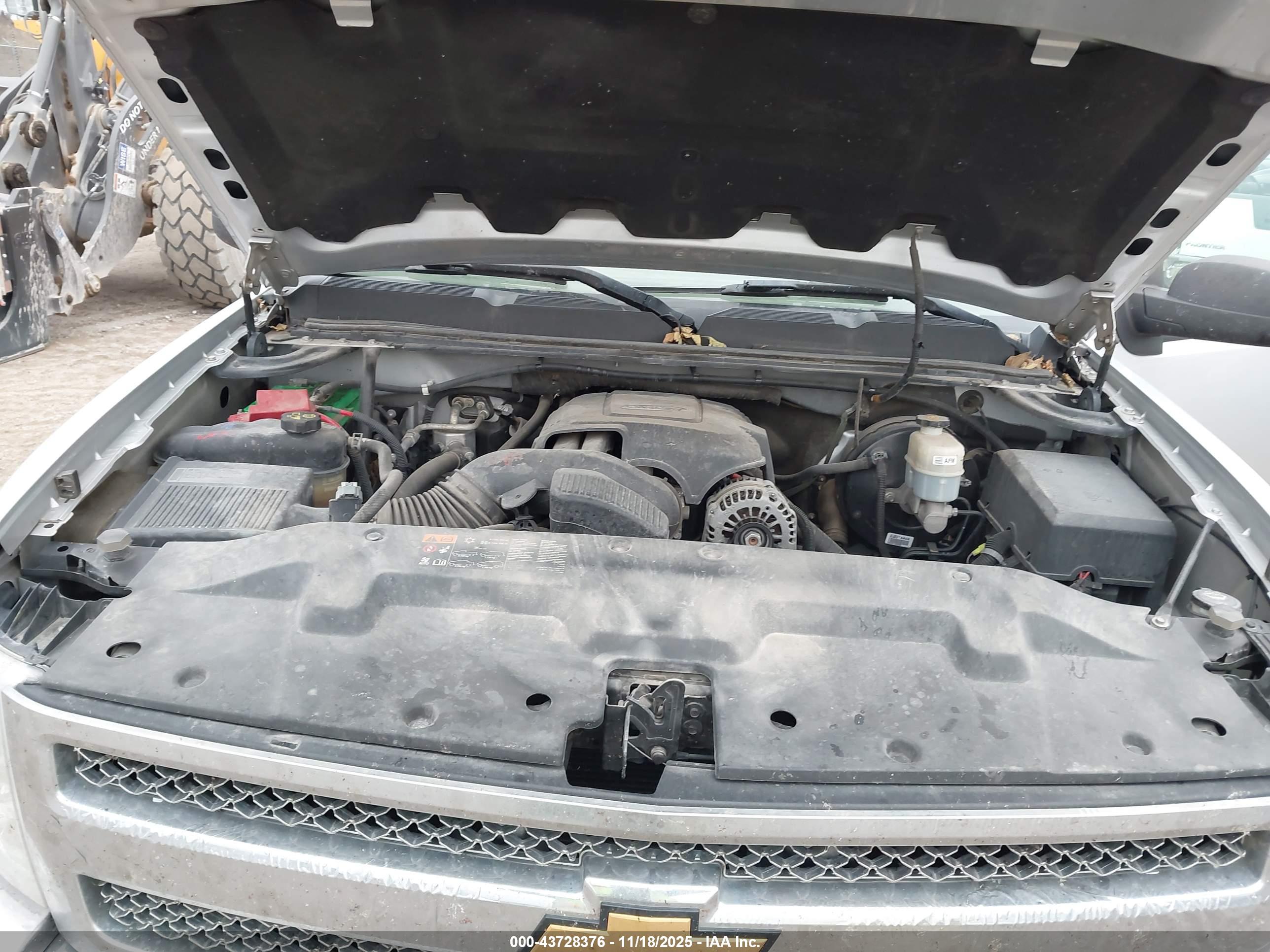 CHEVROLET SILVERADO image 10