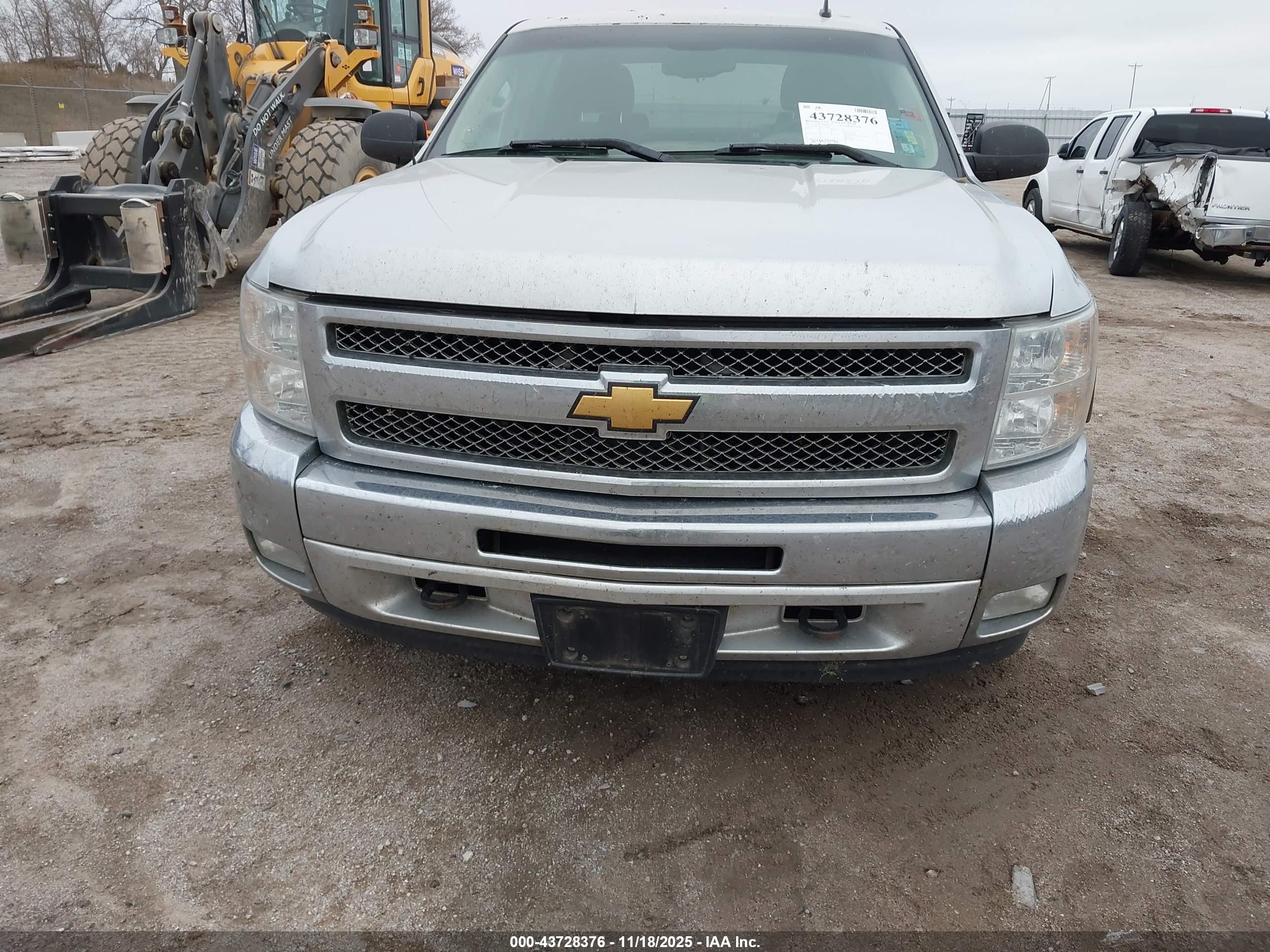 CHEVROLET SILVERADO image 6