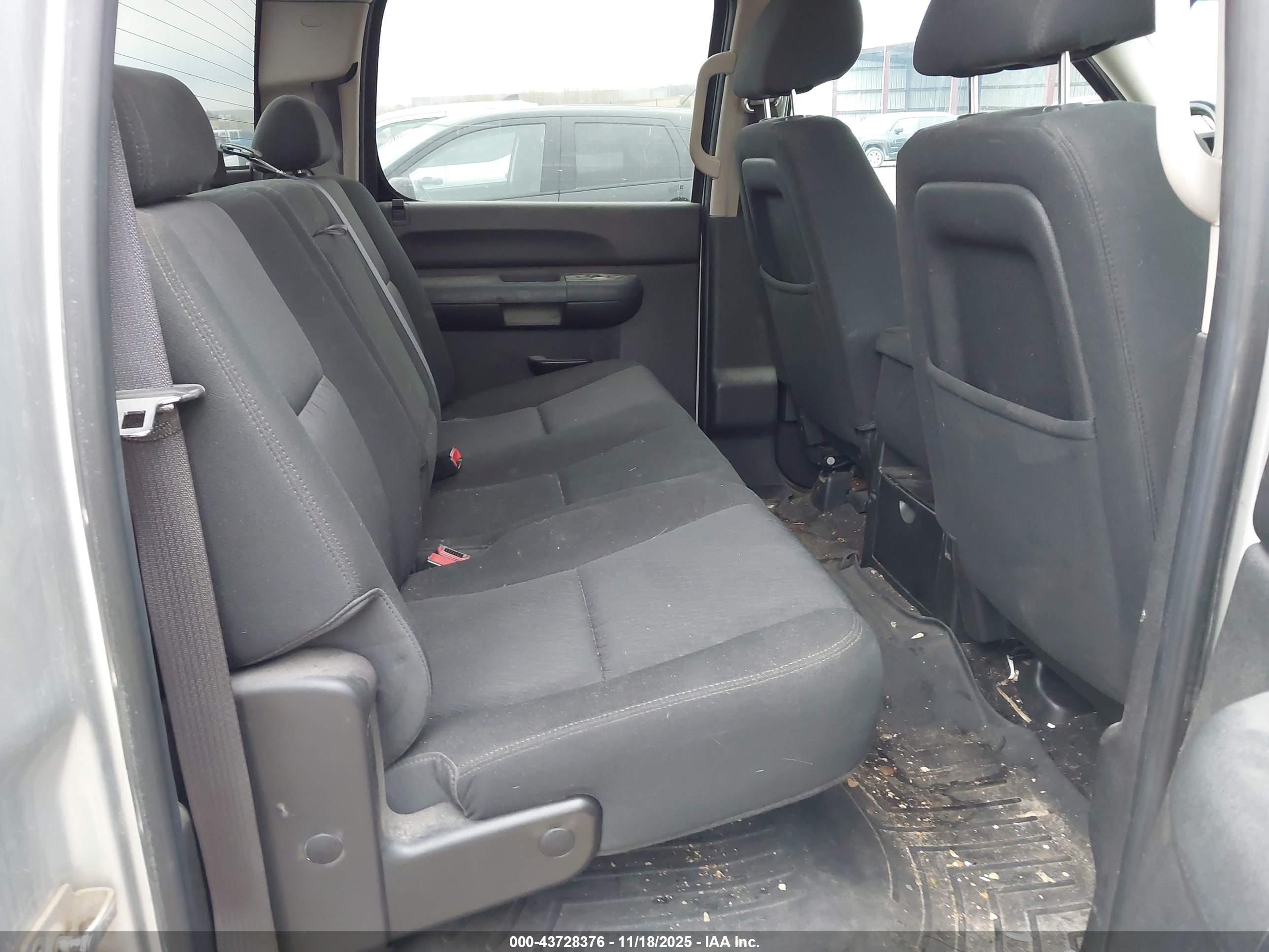 CHEVROLET SILVERADO image 8
