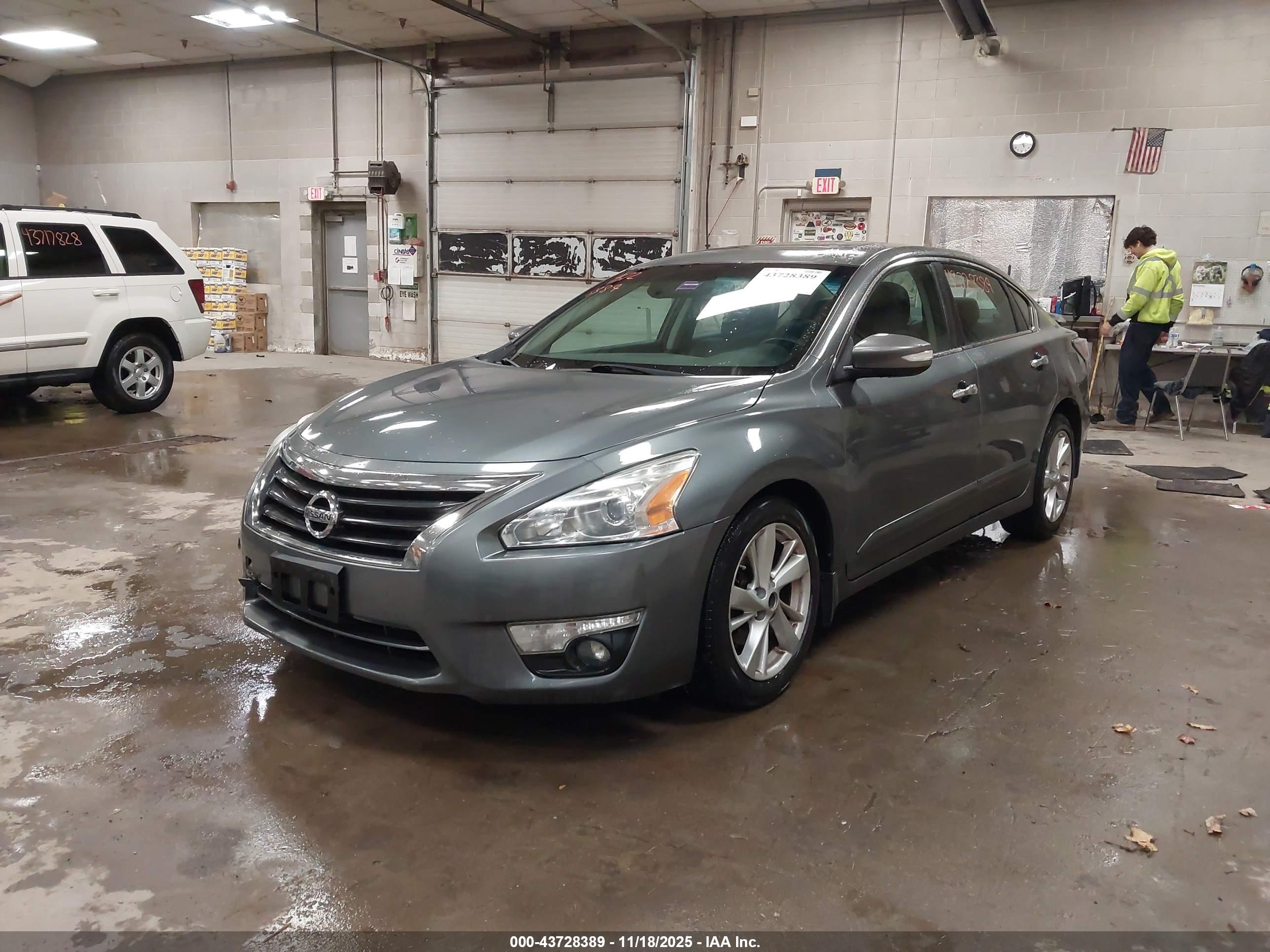 NISSAN ALTIMA image 2